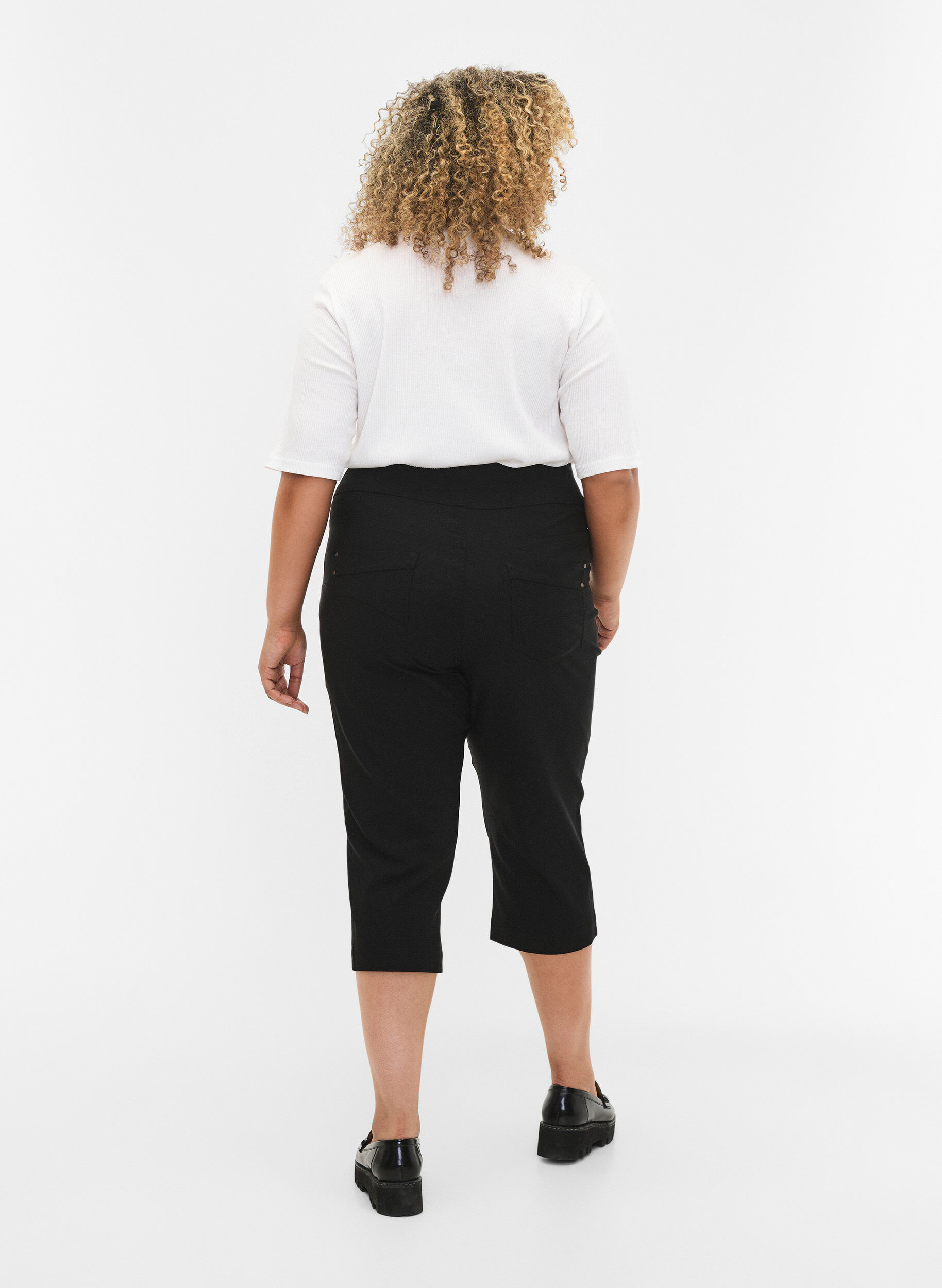 Zizzi Pantacourt ajust&eacute; &agrave; taille haute, Black, Model image number 1