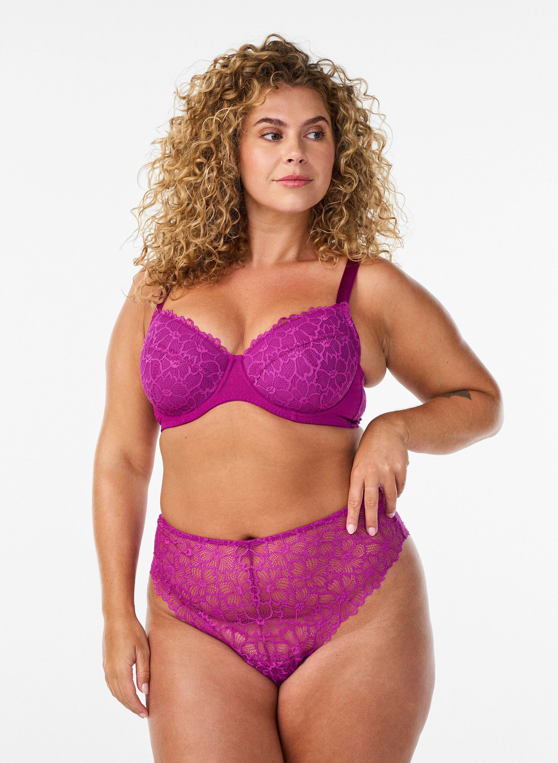 ZizziSoutien-gorge rembourr&eacute; avec dentelle et armatures, Violet, Model image number 1