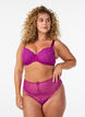 Soutien-gorge rembourr&eacute; avec dentelle et armatures, Violet, Model image number 1