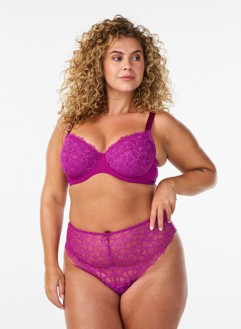 Soutien-gorge rembourr&eacute; avec dentelle et armatures, Violet, Model image number 1
