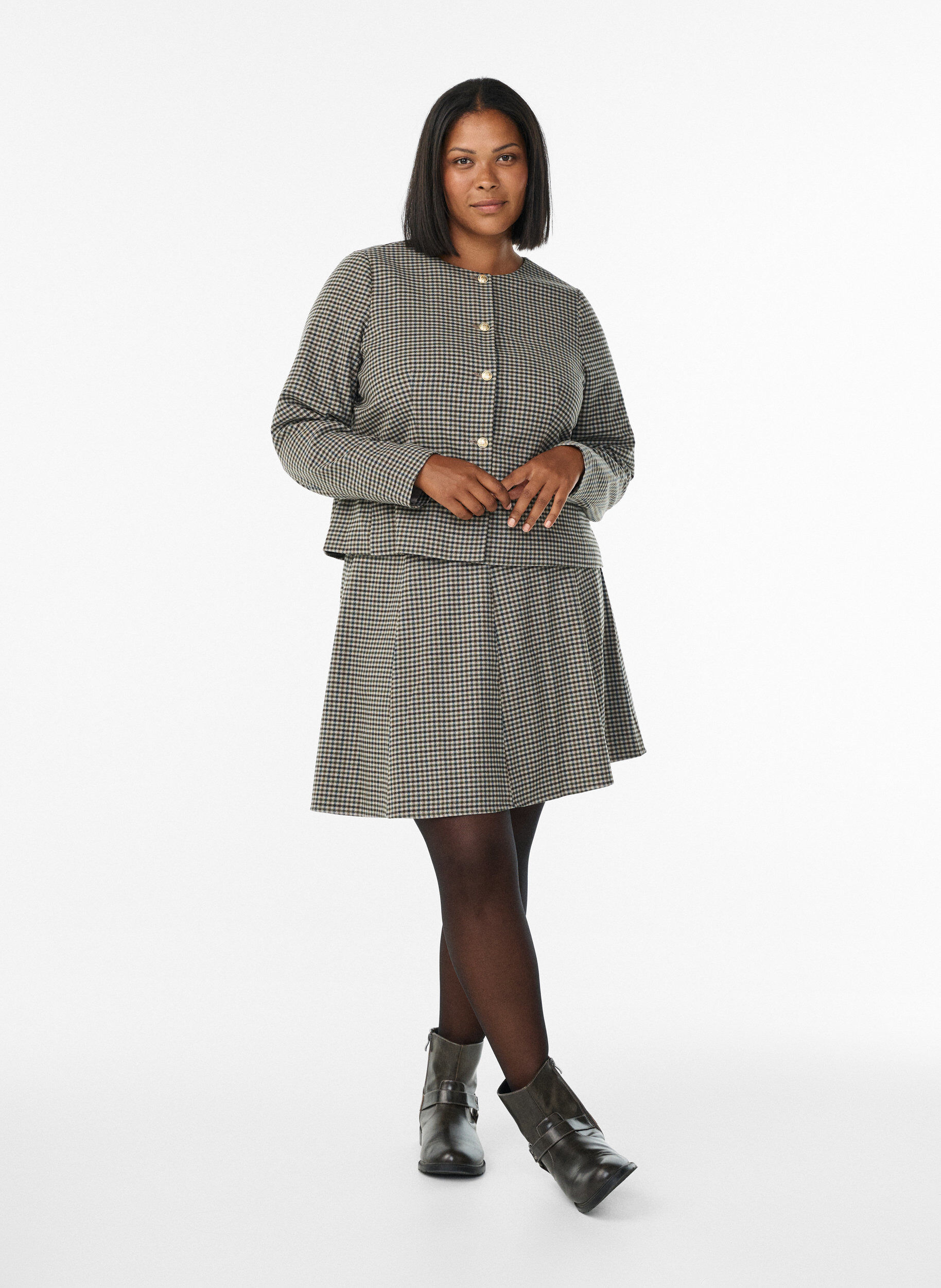 Zizzi Veste courte avec boutons dor&eacute;s, Marron, Model image number 1