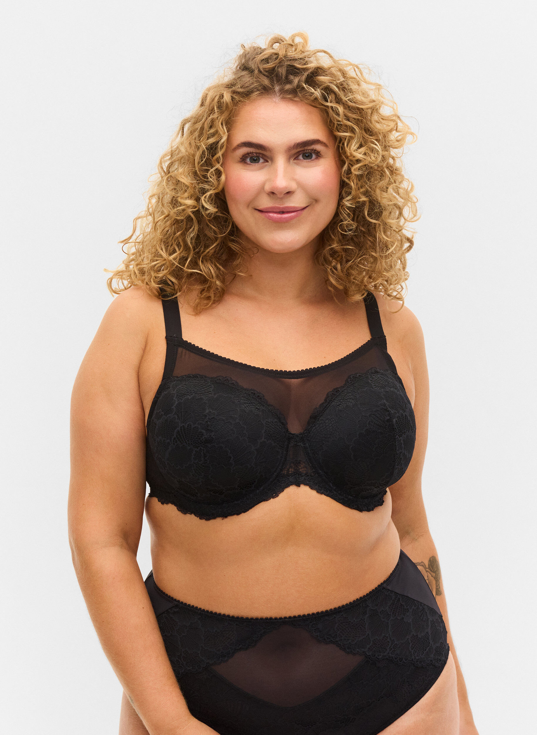 Zizzi Soutien-gorge en dentelle et maille, Black, Model image number 0