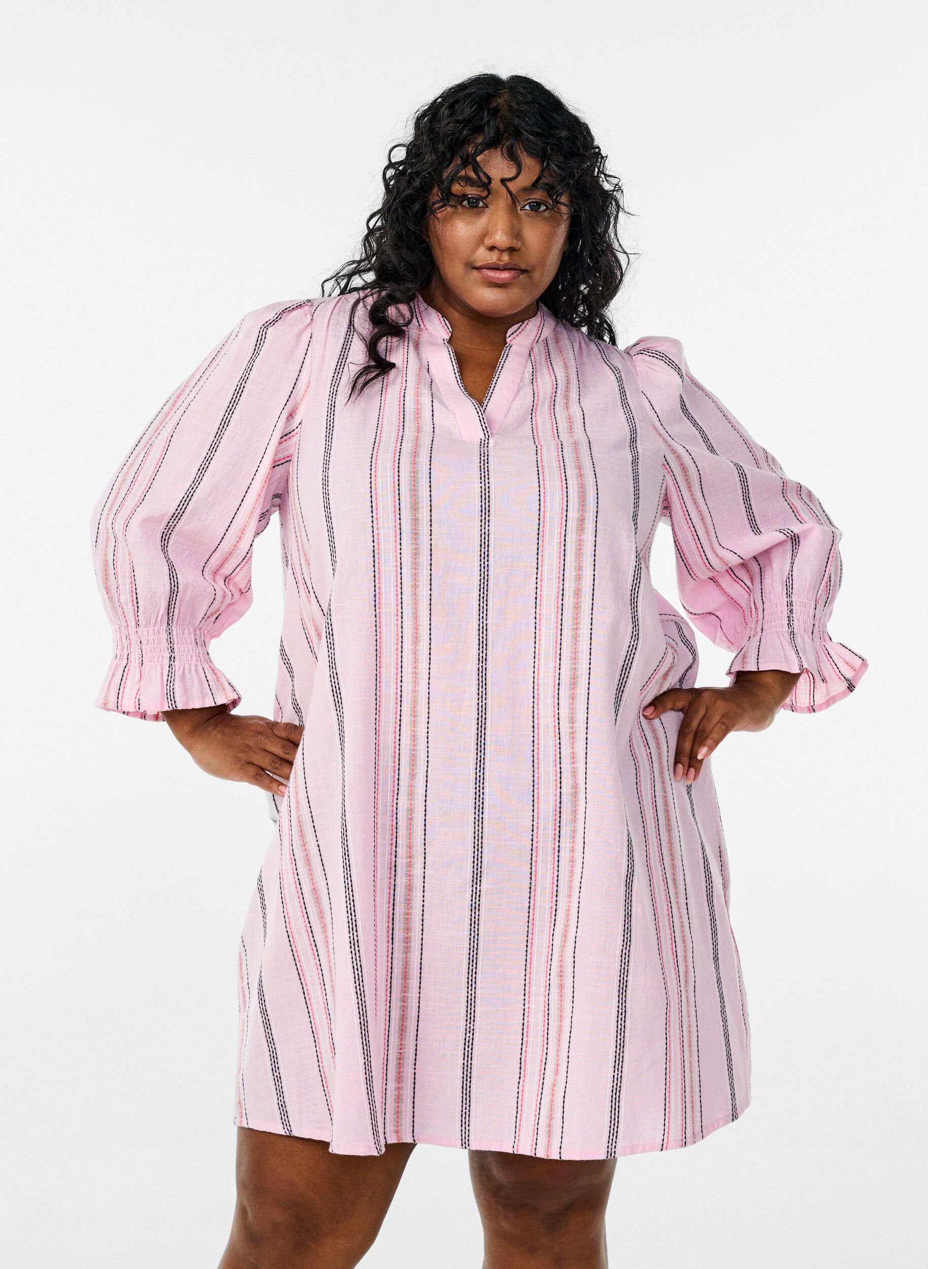 Robe courte en coton &agrave; rayures, Rose, Model