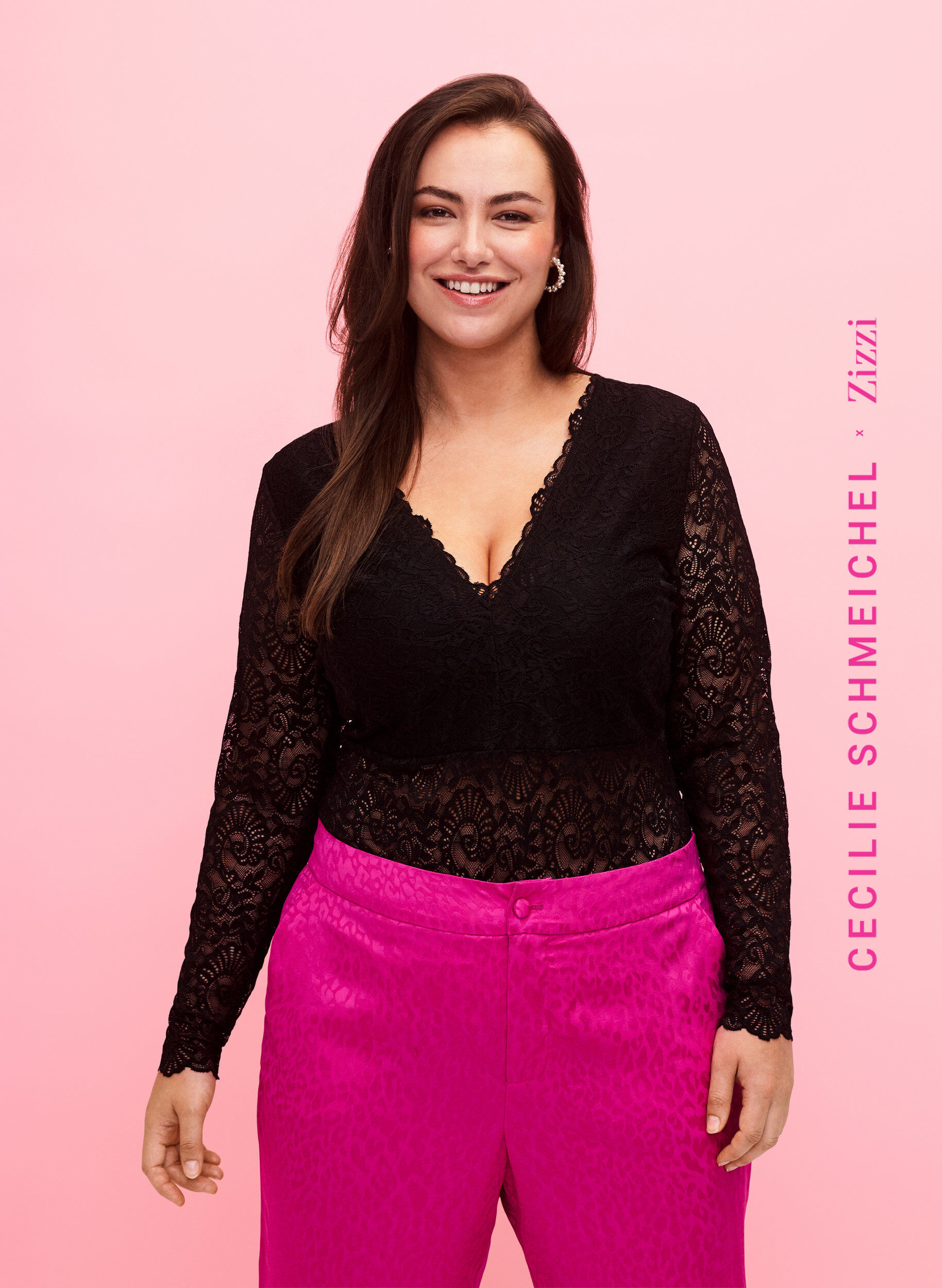 Zizzi Bodystocking &agrave; manches longues en dentelle avec col en V, Black, Model image number 0