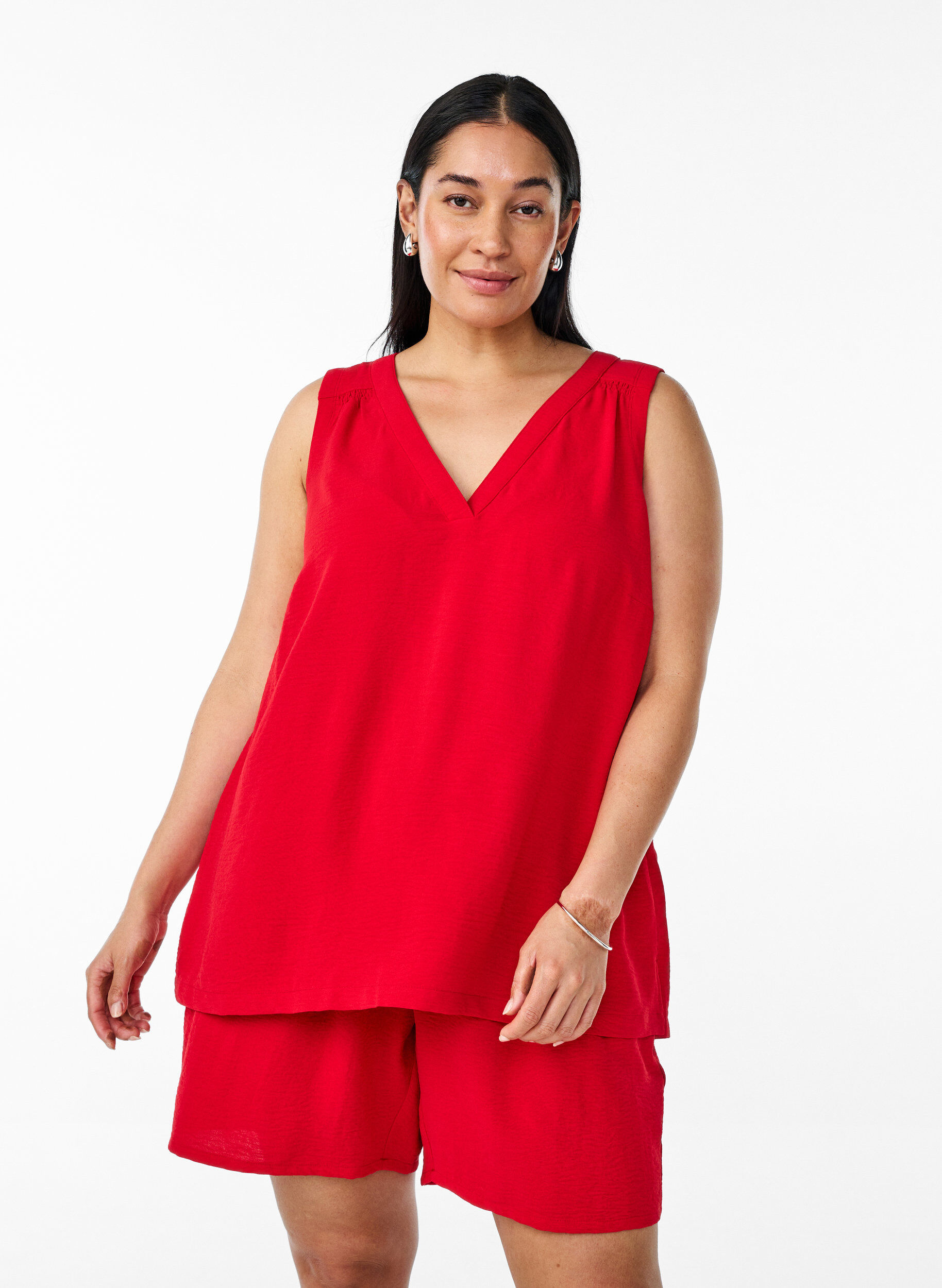 Haut sans manches effet froiss&eacute;, Rouge, Model