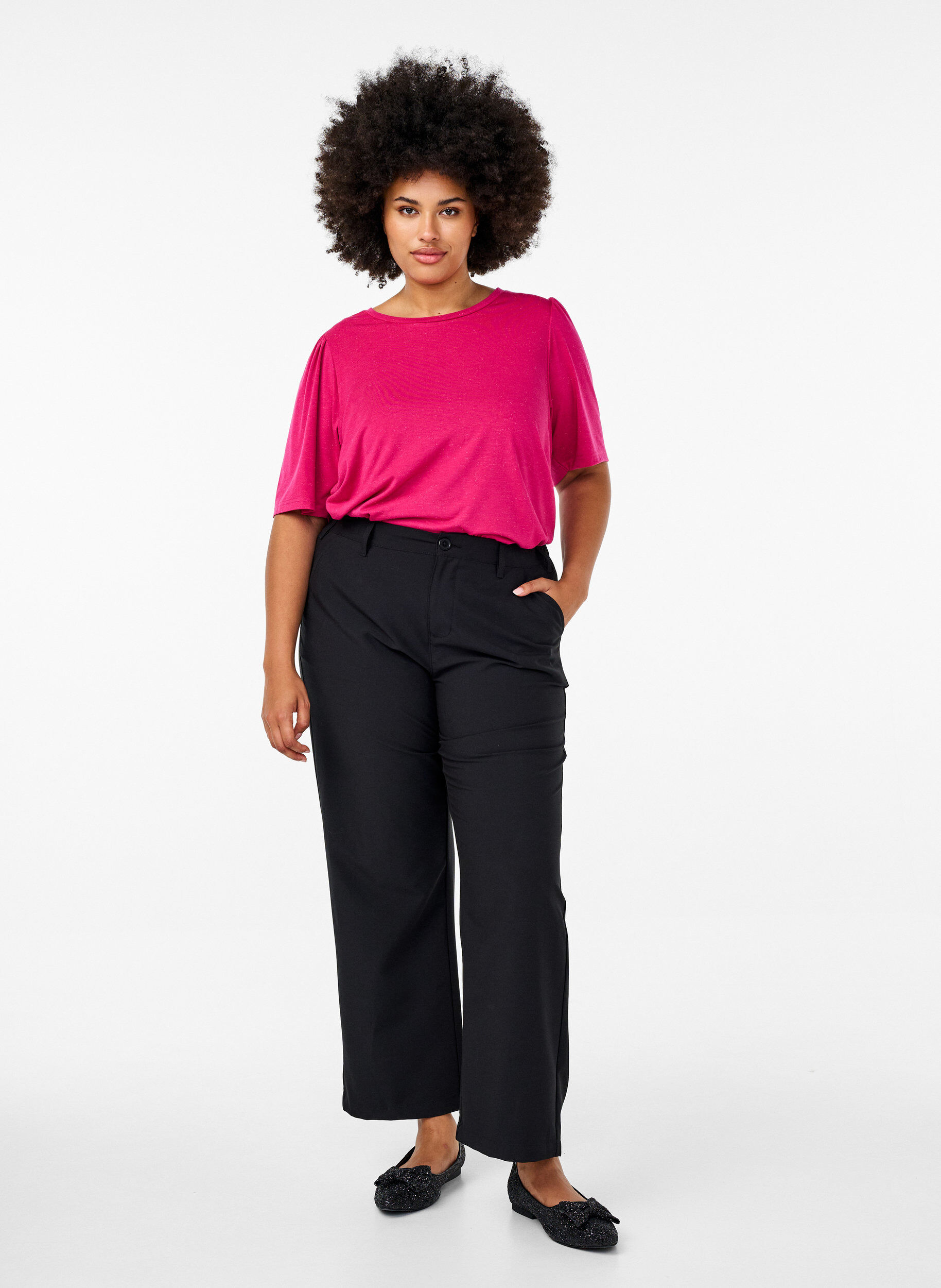 Zizzi T-shirt &agrave; paillettes avec manches courtes bouffantes, Rose, Model image number 1