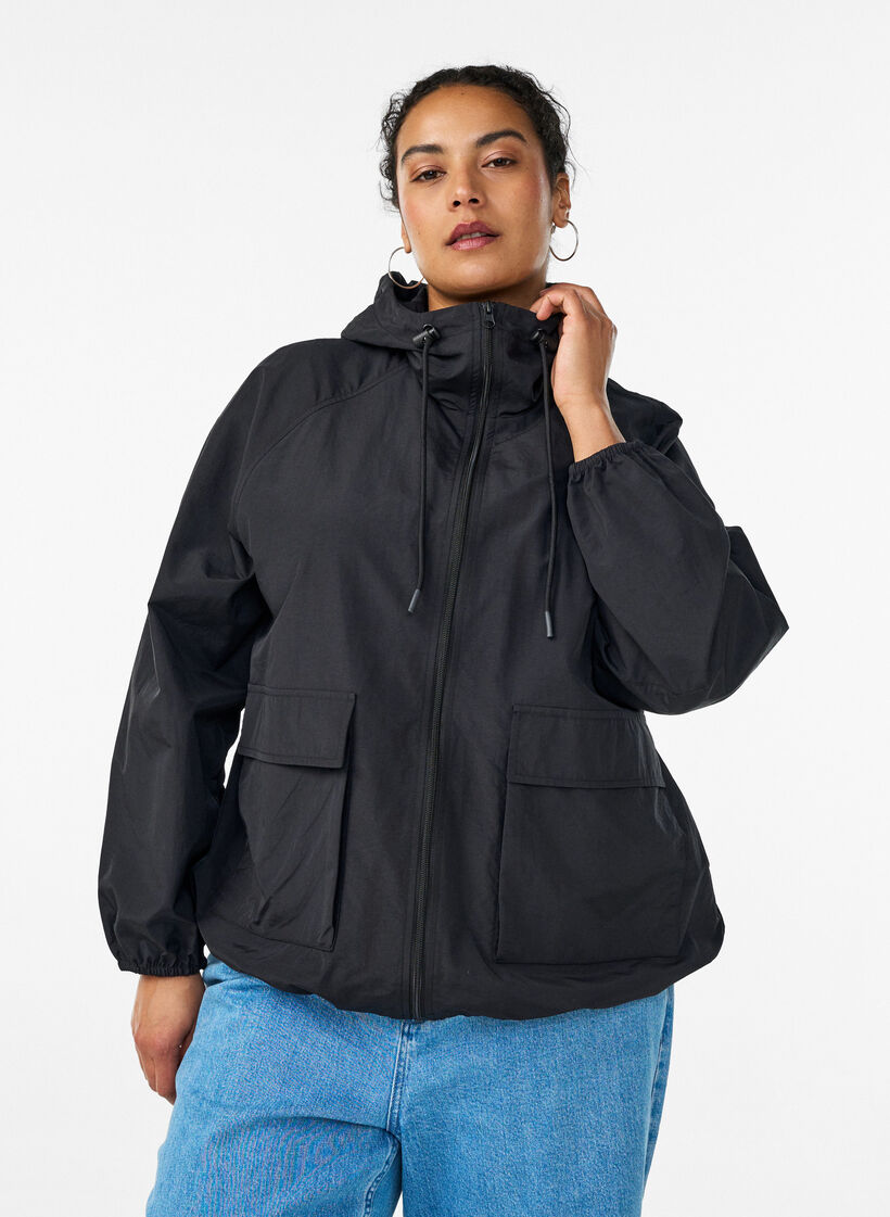 Veste l&eacute;g&egrave;re &agrave; capuche avec poches, Noir, Model image number 0