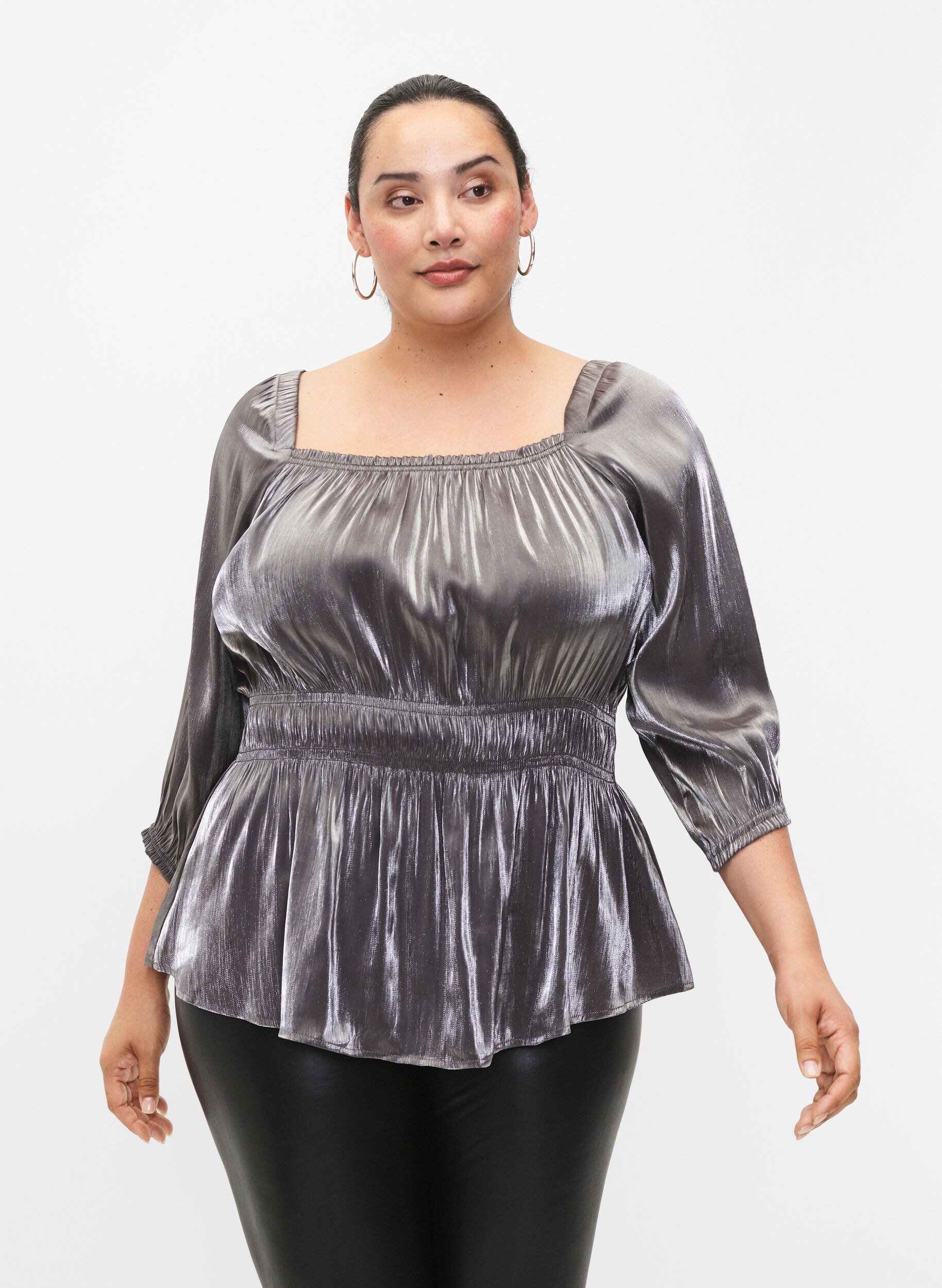 Zizzi Blouse de couleur argent&eacute;e avec manches 3/4 et smocks, Dark Silver, Model image number 0