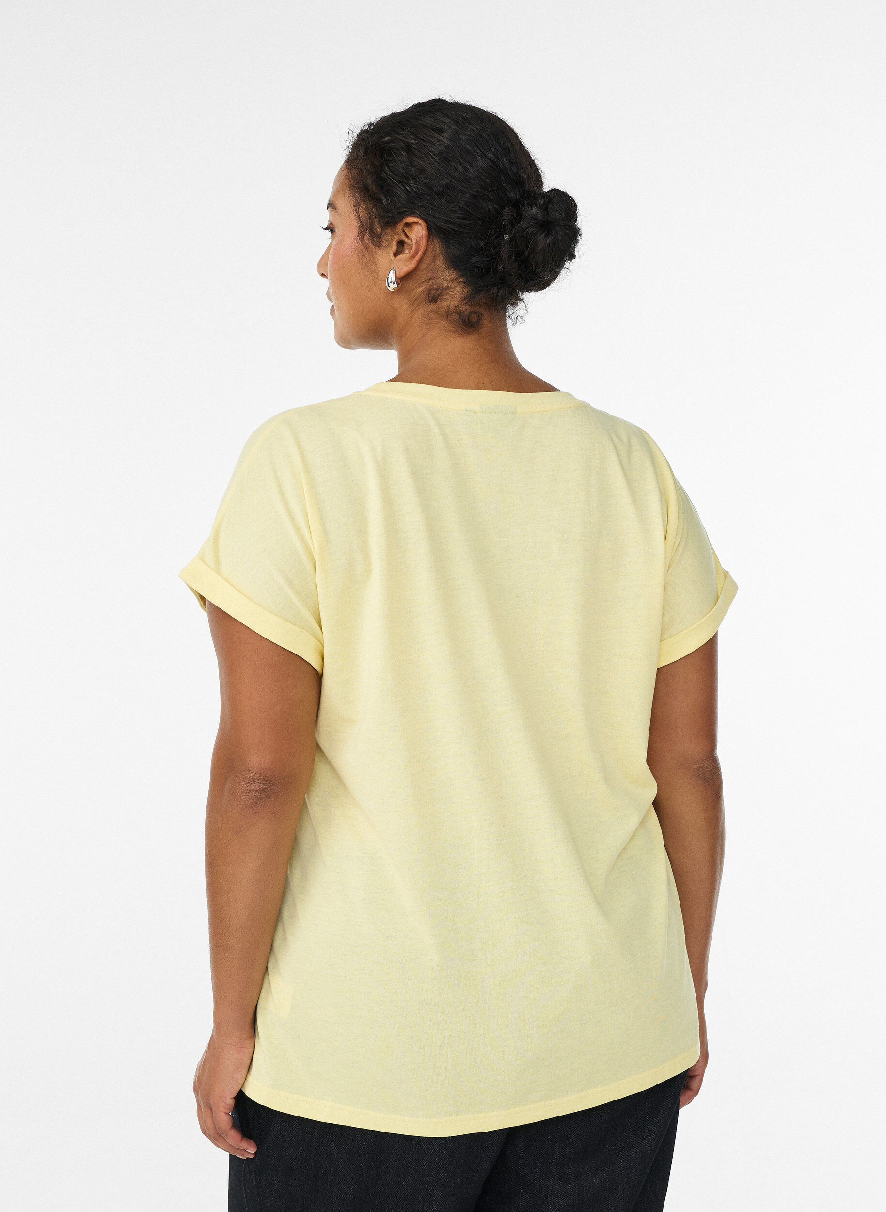 Zizzi T-shirt &agrave; manches courtes en m&eacute;lange de coton, Jaune clair, Model image number 2