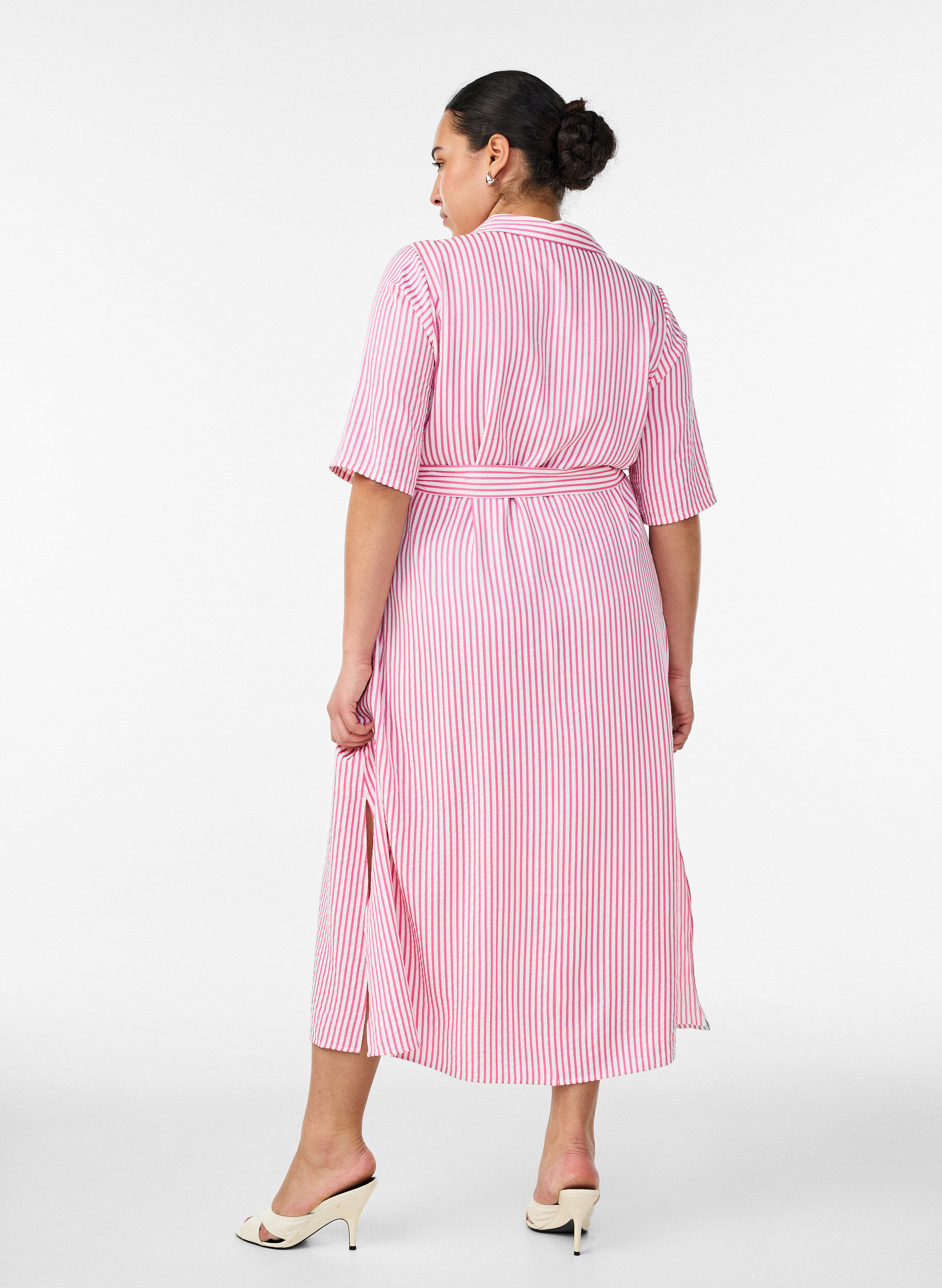 ZizziRobe-chemise longue jusqu&rsquo;aux chevilles avec ceinture &agrave; nouer et rayures, Rose, Model image number 1