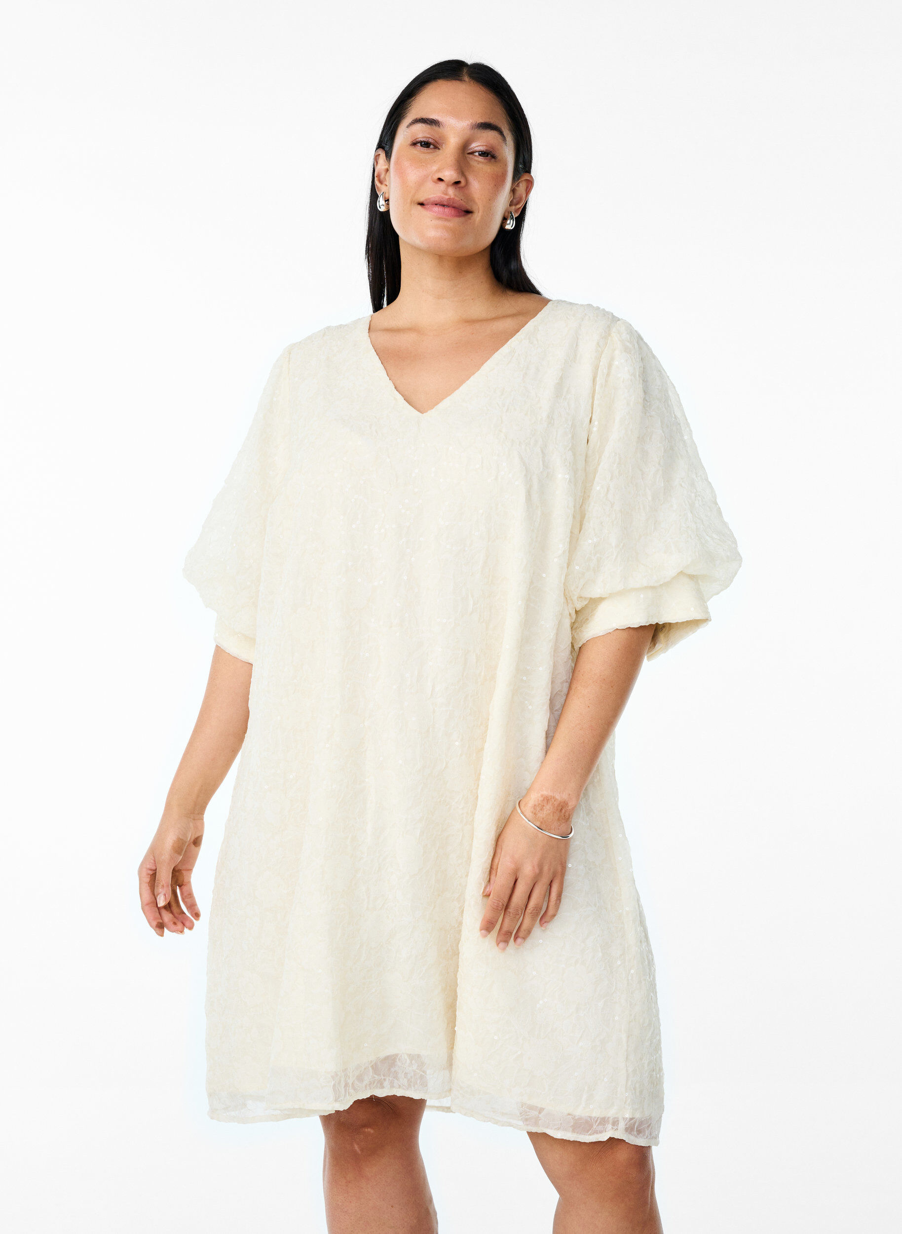 Zizzi Robe de soir&eacute;e courte &agrave; paillettes, Vanille, Model image number 1