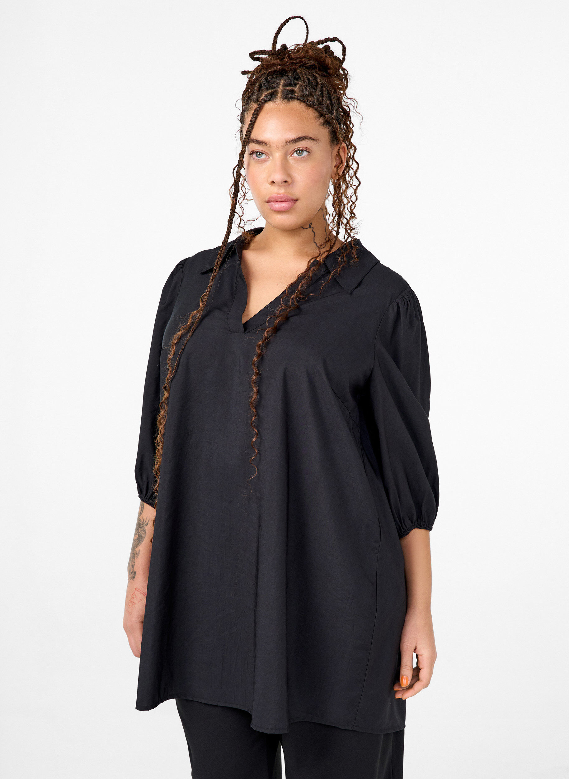Zizzi Tunique en viscose avec d&eacute;collet&eacute; en V et col, Black, Model image number 0