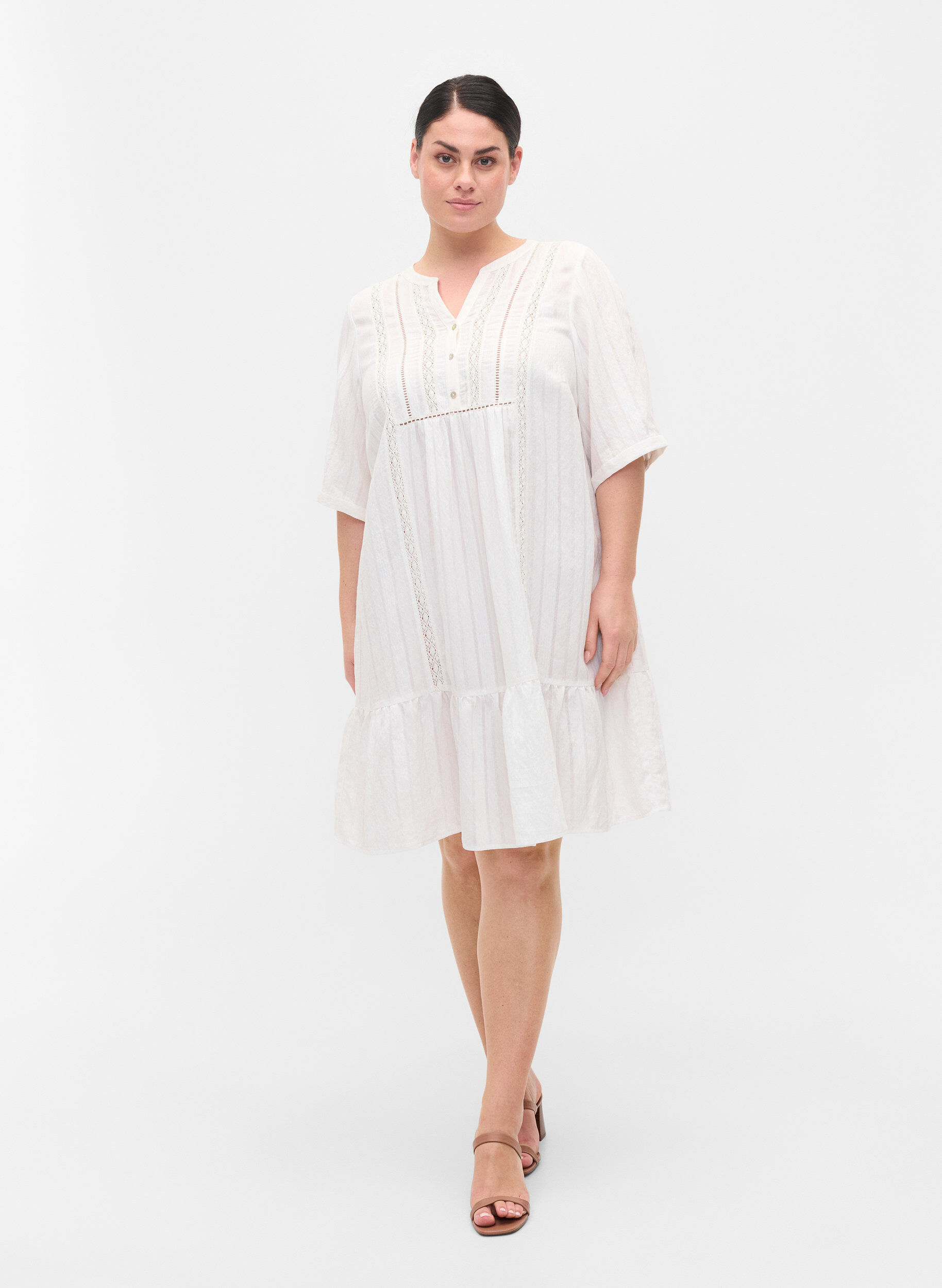 Zizzi Robe en viscose ray&eacute;e avec ruban en dentelle, Bright White, Model image number 2