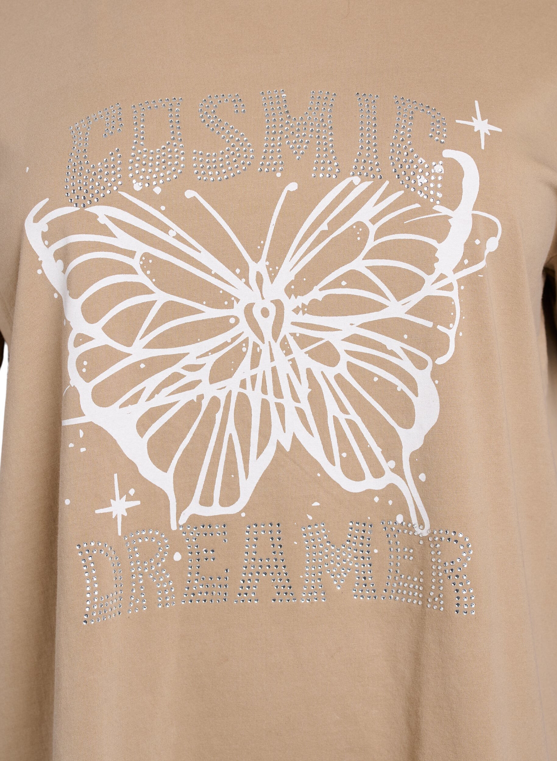 Zizzi T-shirt en coton biologique avec des strass et un motif de papillon, Camel, Packshot image number 2
