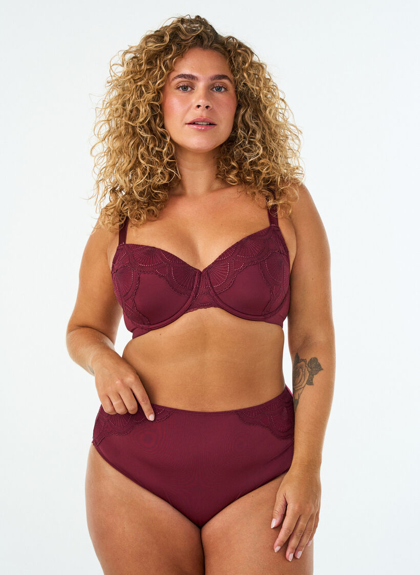 Soutien-gorge rembourr&eacute; &agrave; armatures avec dentelle et dos en U, Bordeaux, Model image number 1