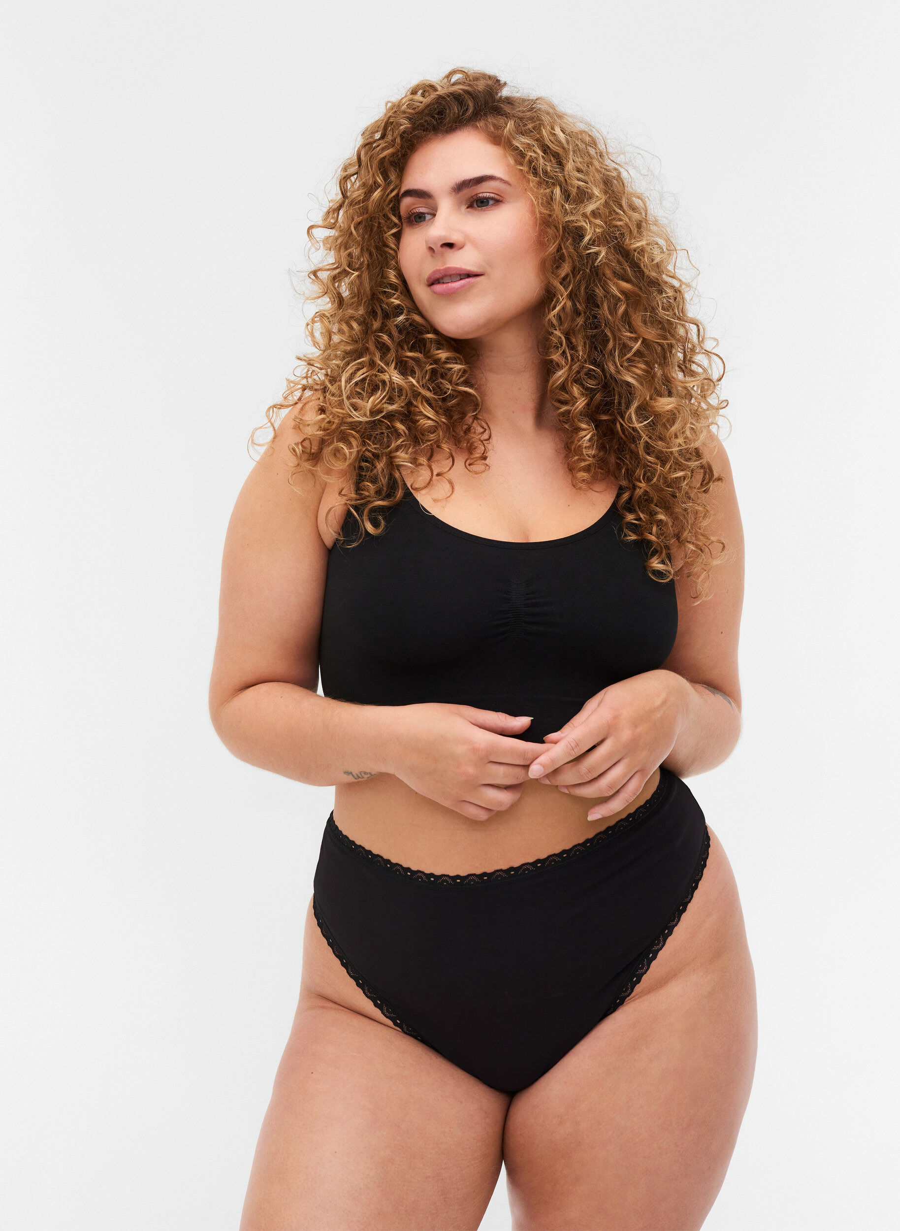 Zizzi Lot de 3 culottes avec bords en dentelle, Black, Model image number 0