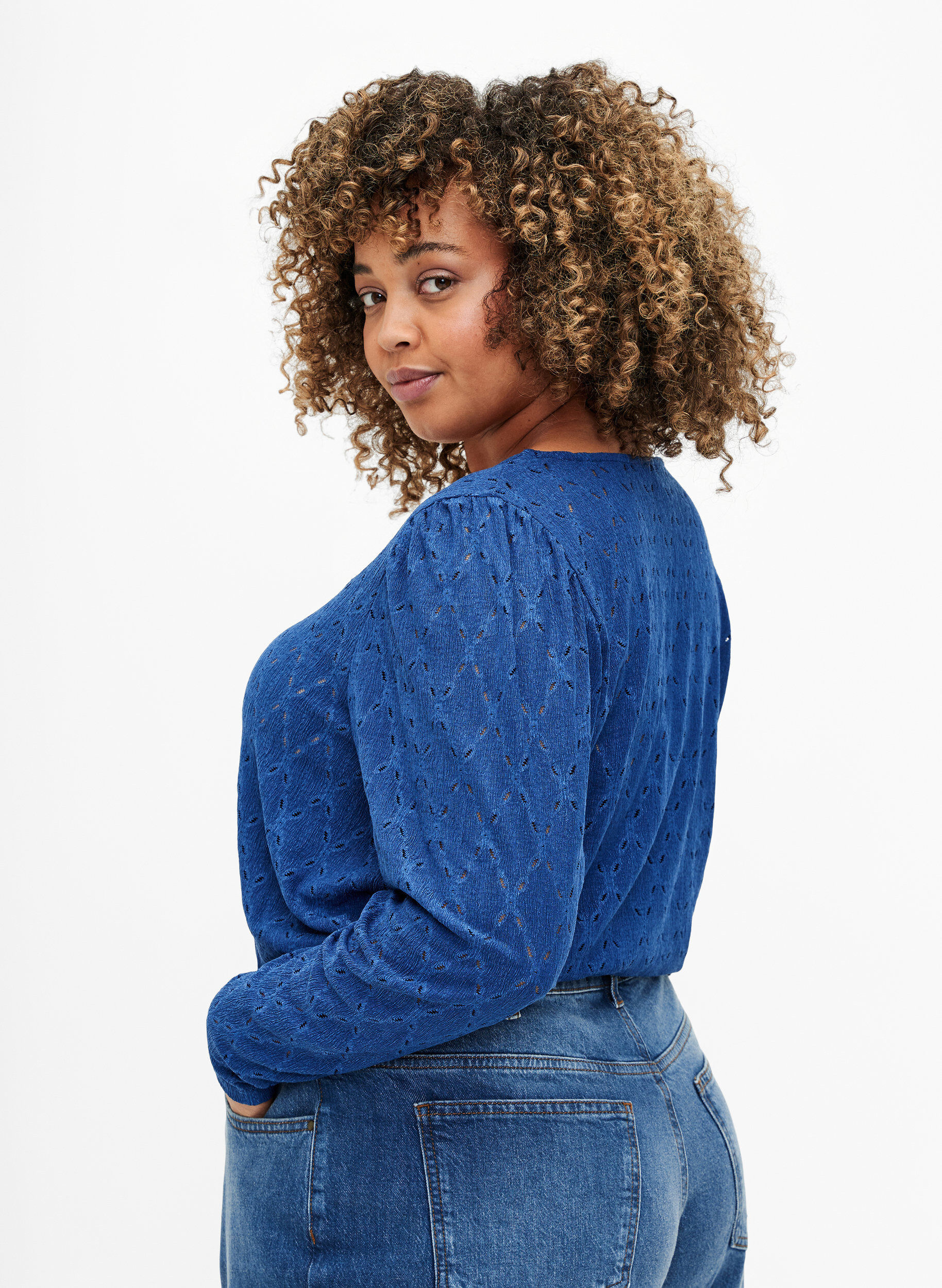 Zizzi Chemisier avec col en V et motif ajour&eacute;, Limoges, Model image number 1