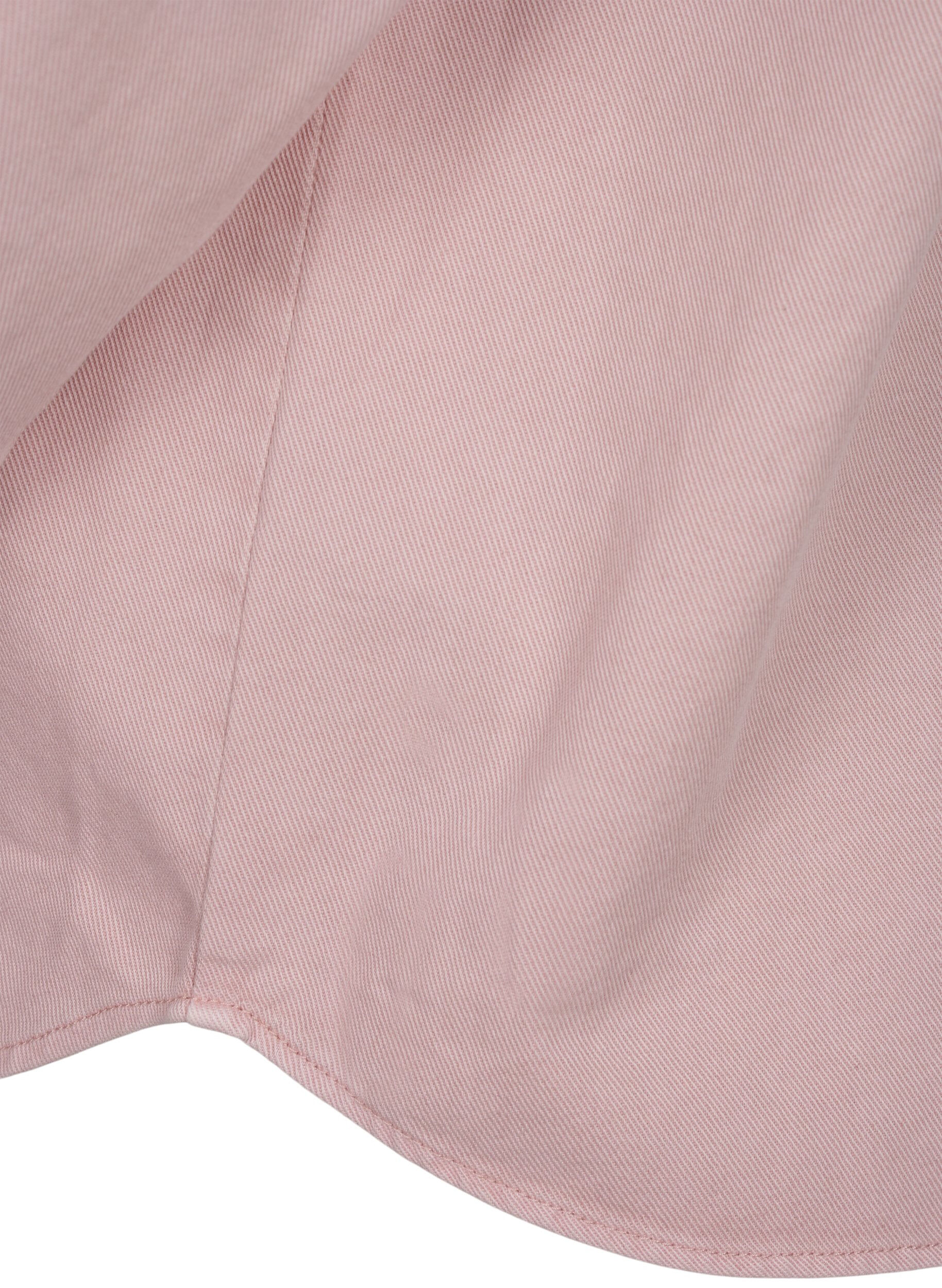 Zizzi Chemise en jean de couleur unie dot&eacute;e de poches sur la poitrine, Pale Mauve, Packshot image number 3