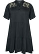 Robe en jersey avec d&eacute;tails en dentelle et jupe superpos&eacute;e, Noir, Packshot image number 0