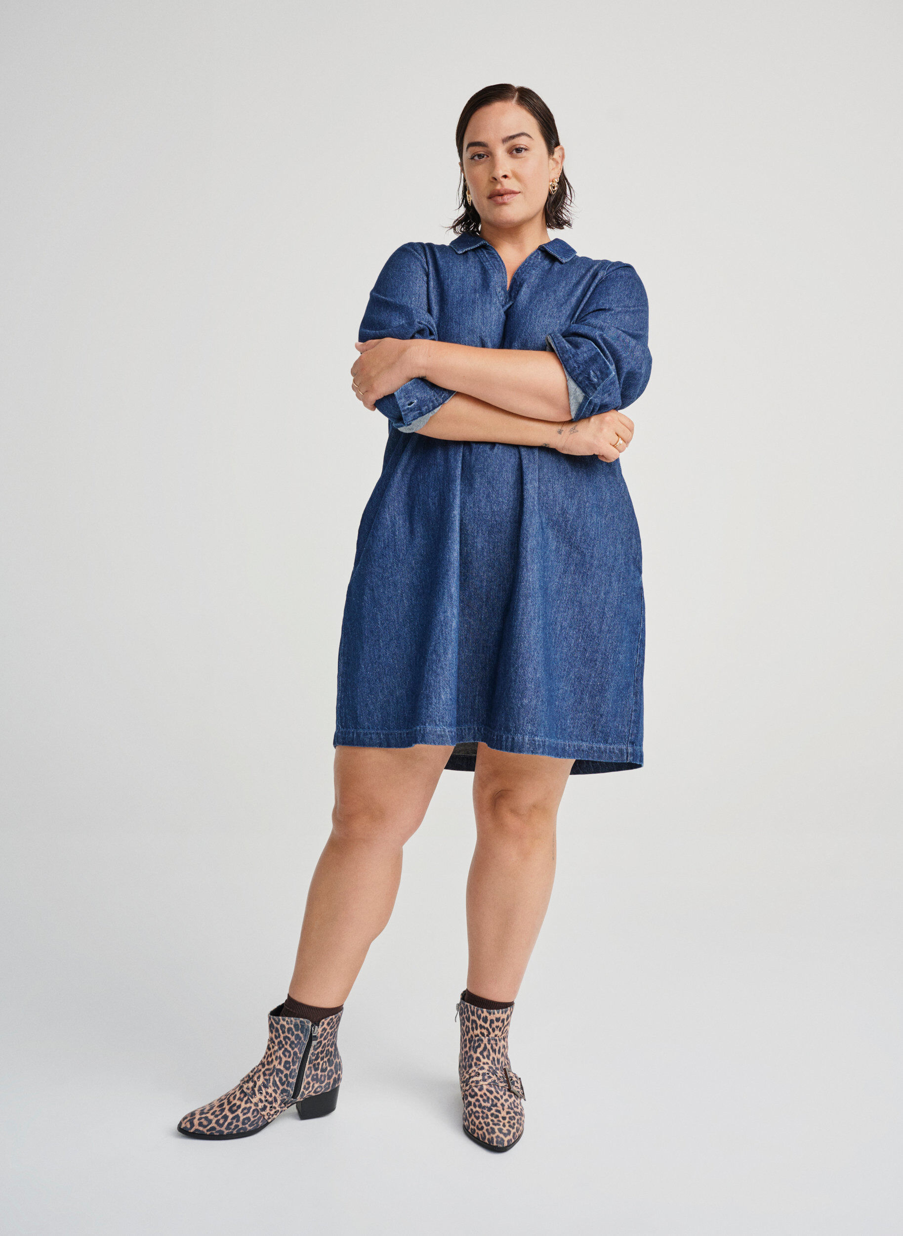 Large - Bottine &agrave; imprim&eacute; l&eacute;opard avec boucle et clous