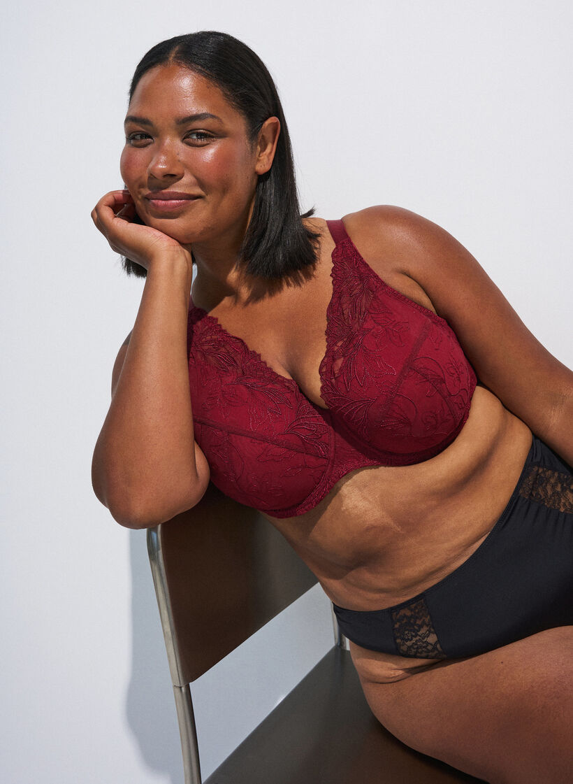 Soutien-gorge rembourr&eacute; en dentelle avec armatures, Rouge, Image image number 0