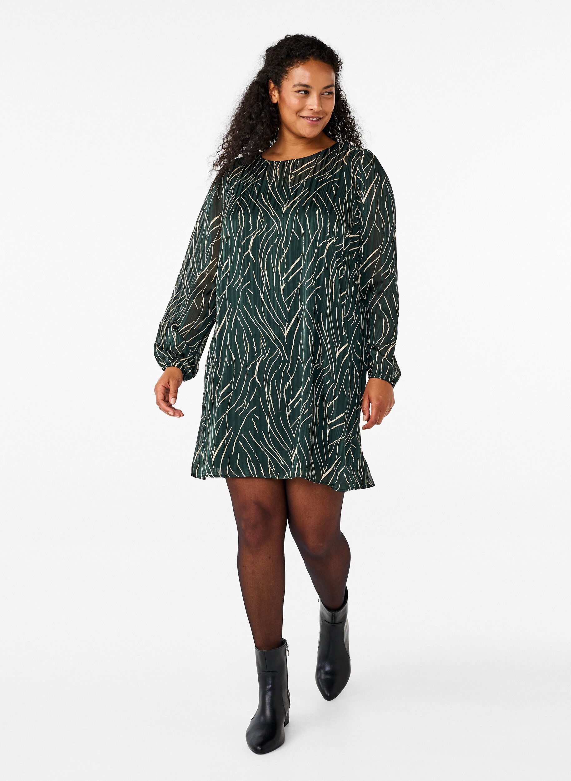 Zizzi Robe courte imprim&eacute;e &agrave; col rond, Scarab Safari AOP, Model image number 2