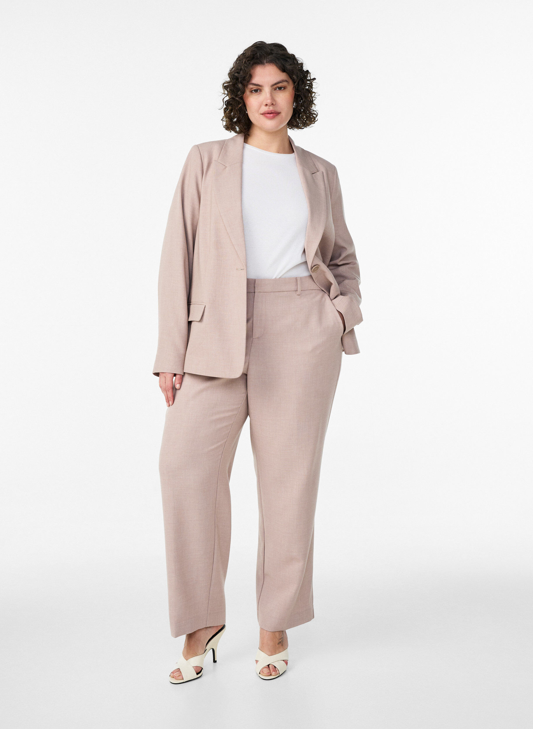 Pantalon de tailleur taille haute et coupe droite, Beige, Model