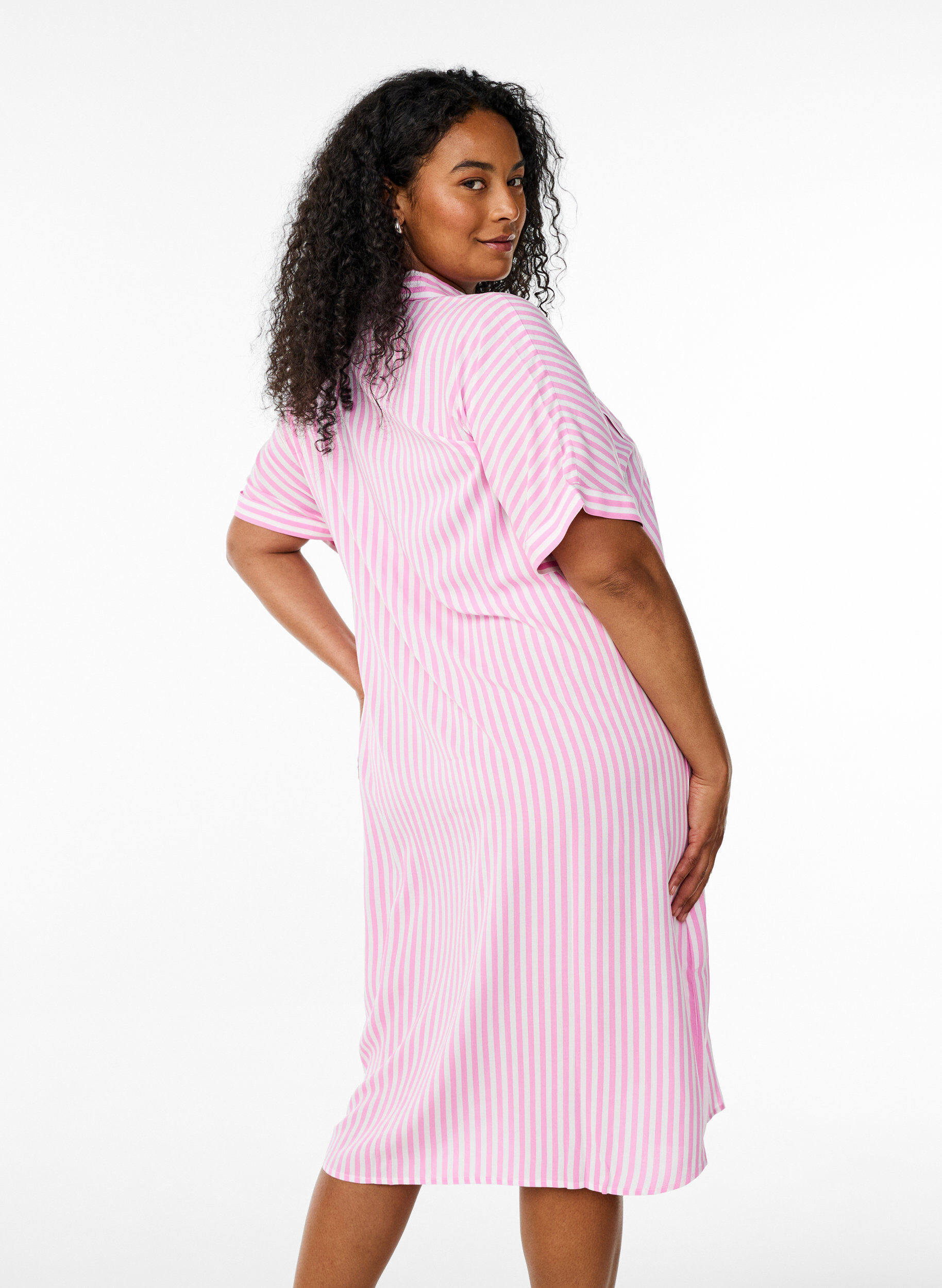 Zizzi FLASH &ndash; Robe chemise longue avec manches courtes, Rose, Model image number 2