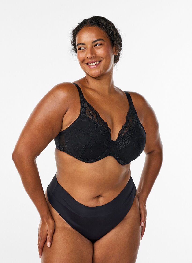 Soutien-gorge rembourr&eacute; en dentelle avec armatures, Noir, Model image number 1