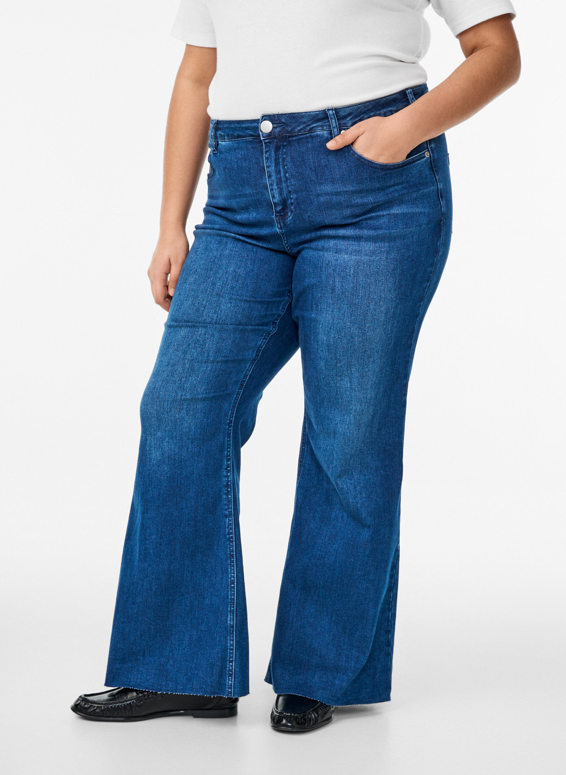 Zizzi Jean bootcut taille haute, Bleu, Model image number 3