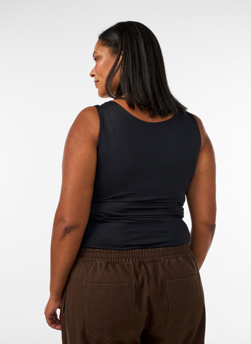 Top Basic ajust&eacute; en tissu lisse, Noir, Model image number 2