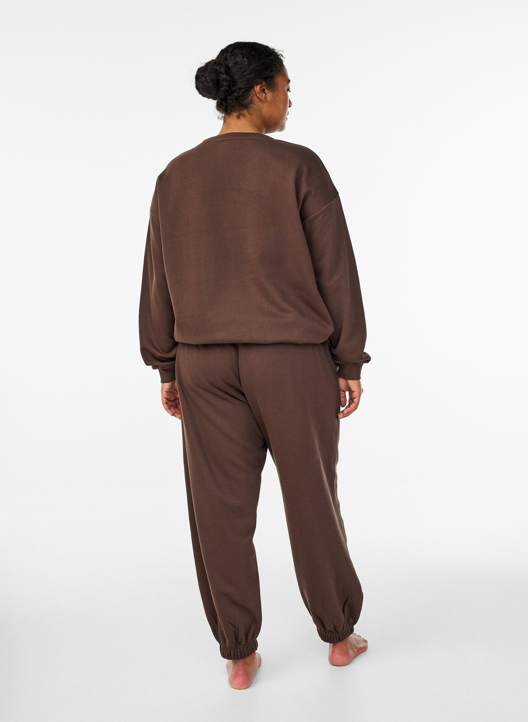 Zizzi Pantalon de jogging taille haute avec poches, Marron, Model image number 1