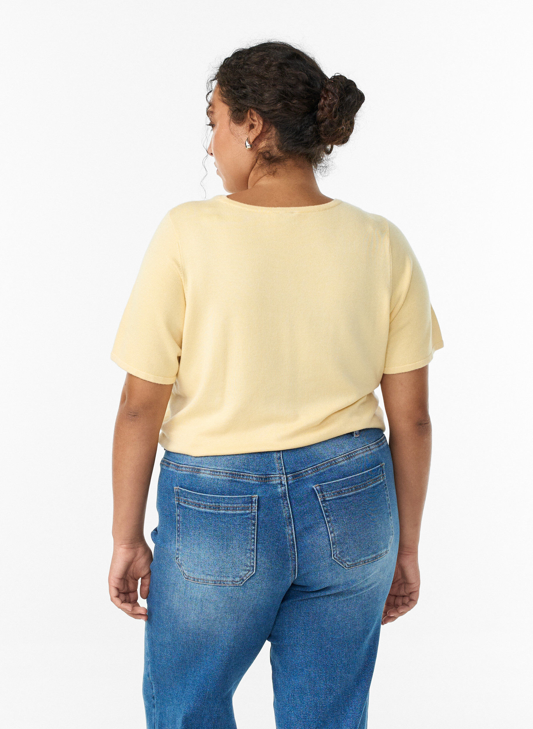 Zizzi Blouse en maille &agrave; manches courtes en viscose, Jaune clair, Model image number 2