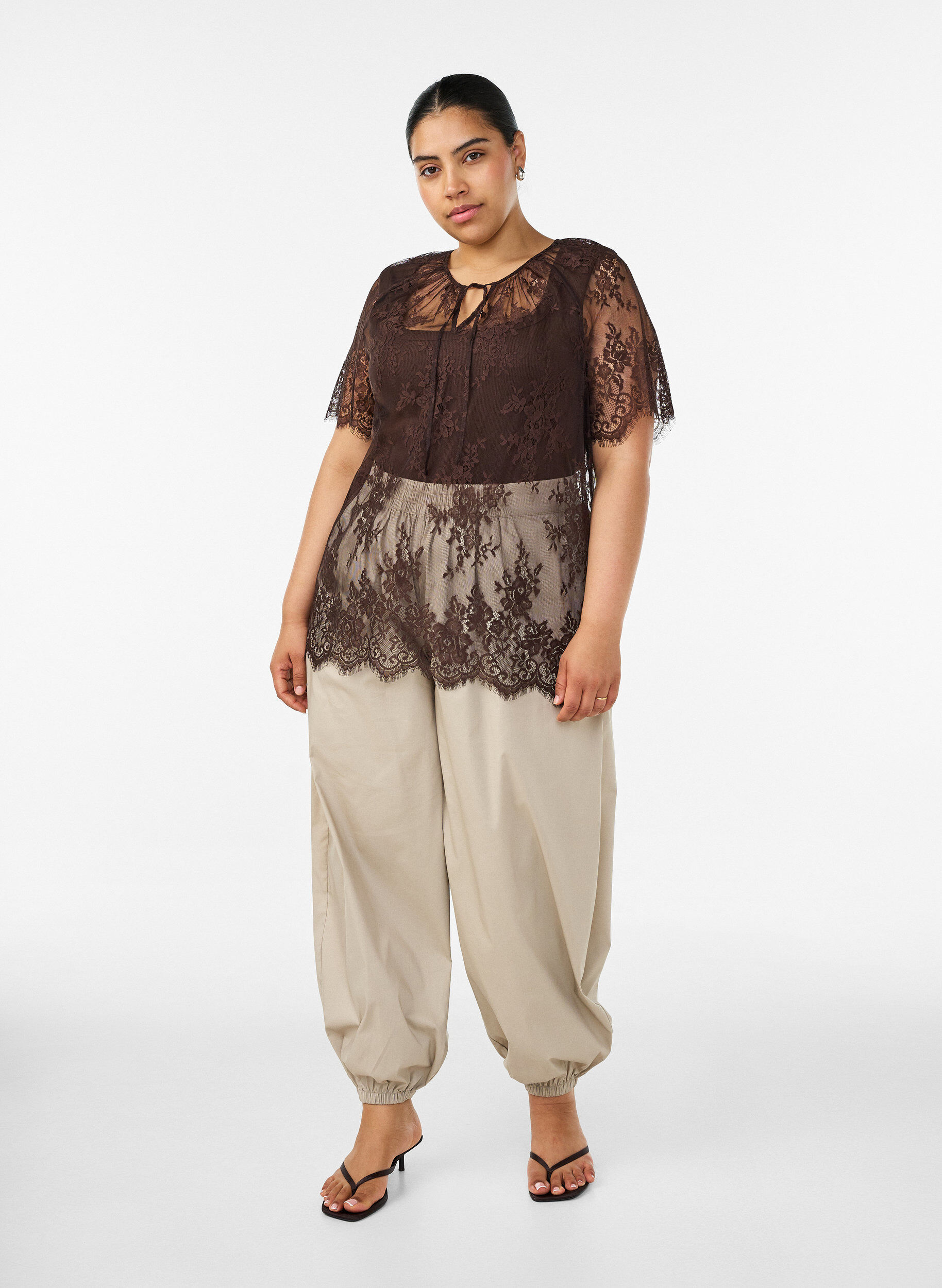 ZizziBlouse en dentelle &agrave; manches courtes avec lien &agrave; nouer, Marron, Model image number 1