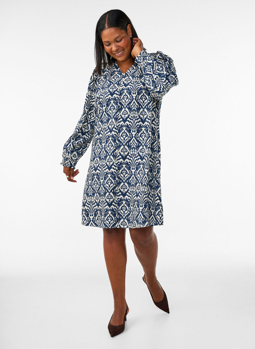 Robe imprim&eacute;e en viscose &agrave; manches longues, Bleu, Model image number 1