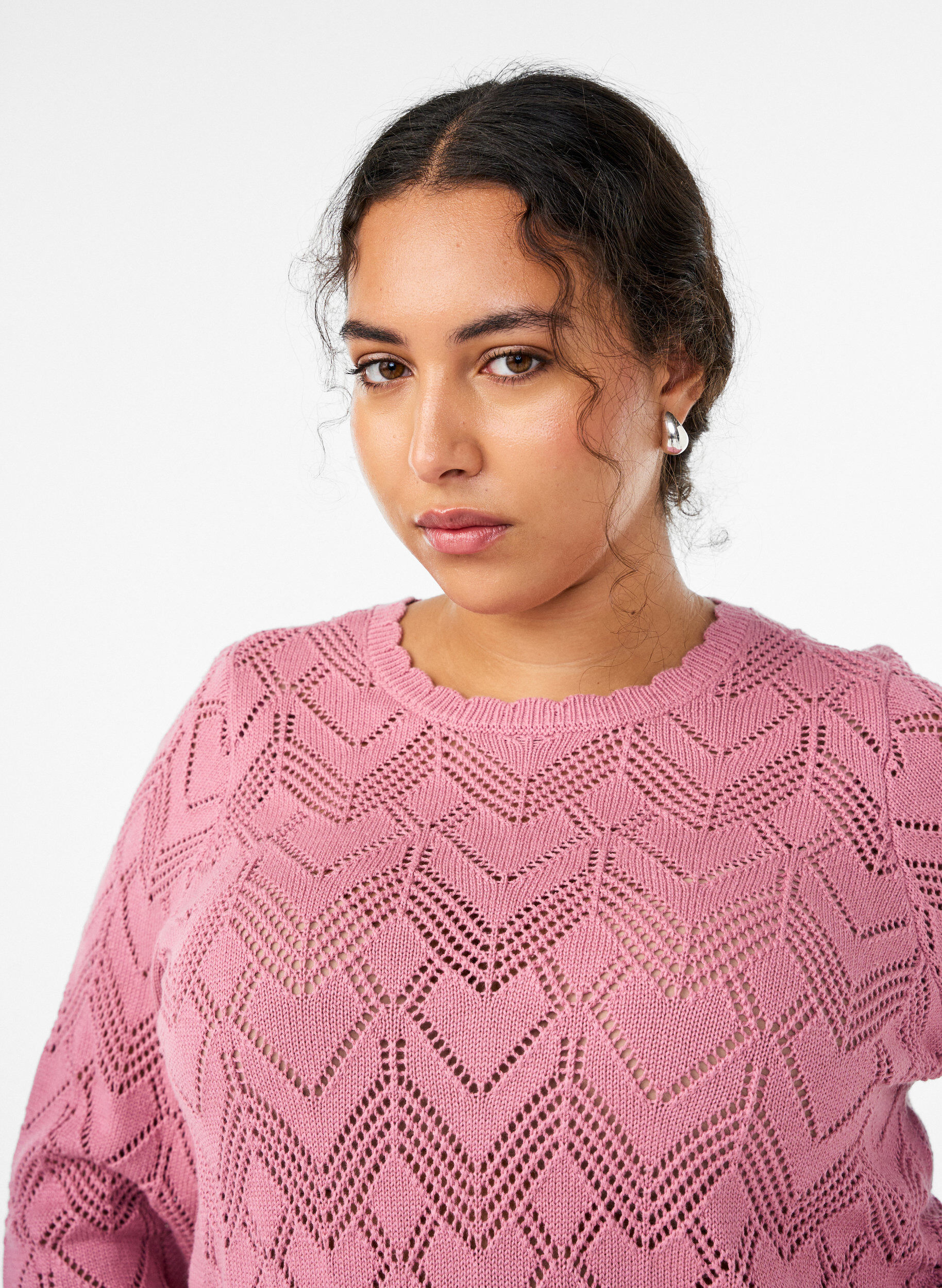 Zizzi Blouse en maille &agrave; motifs avec bord ondul&eacute; et encolure ronde, Rose, Model image number 3