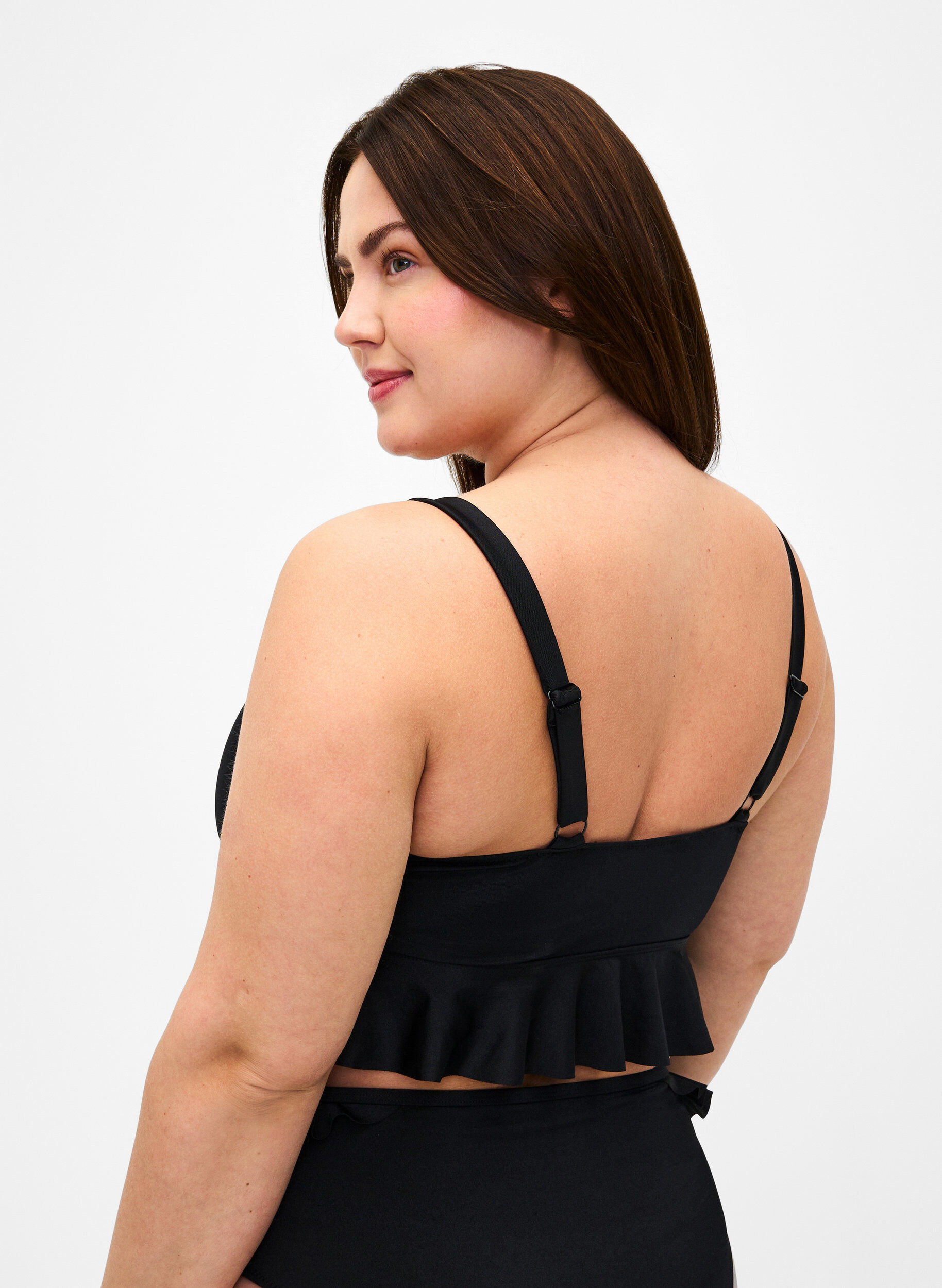 Zizzi Haut de bikini avec coussinets amovibles et bordure &agrave; volants, Noir, Model image number 1