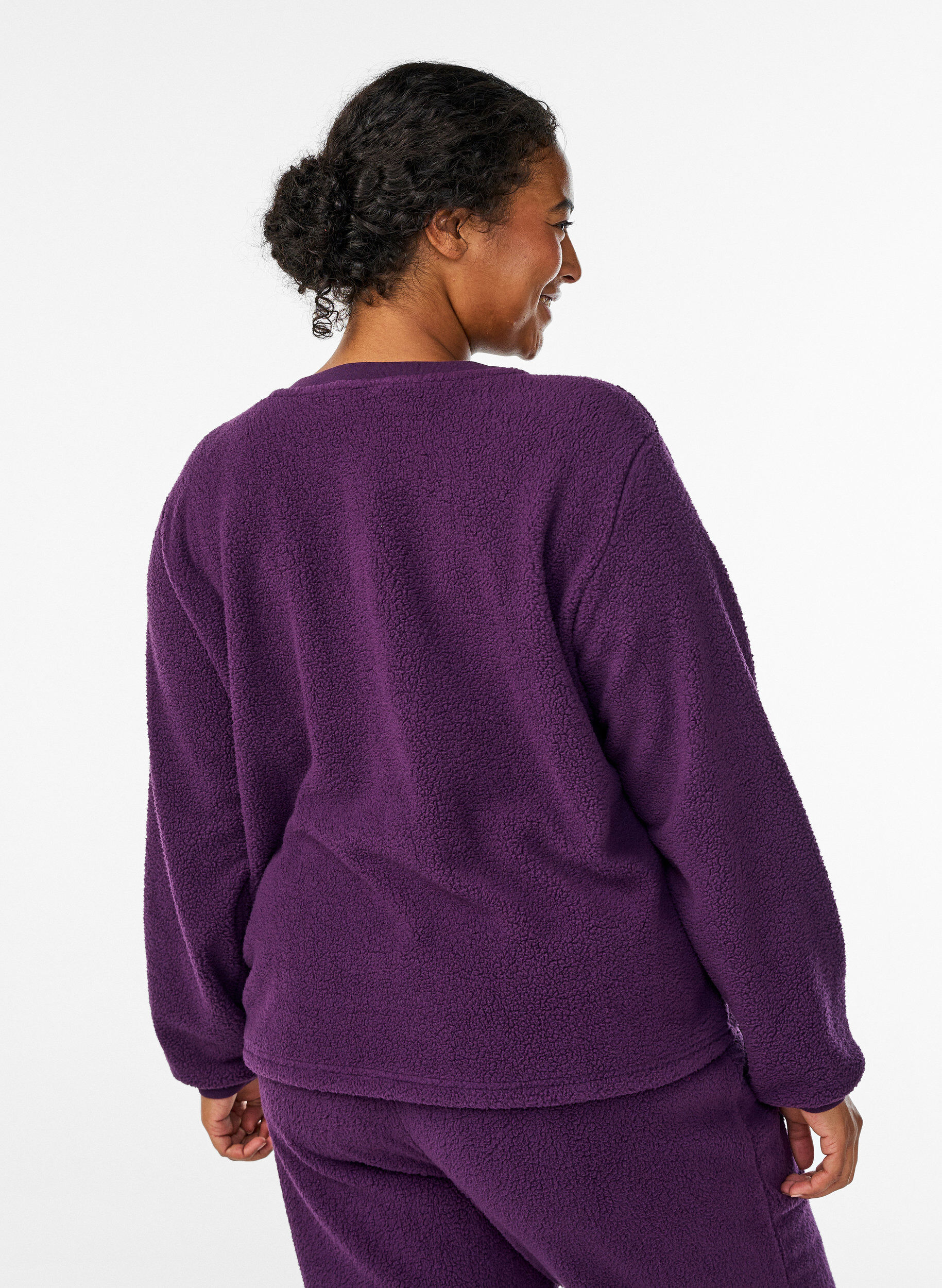 Zizzi Pull doux en polaire teddy, Violet, Model image number 2