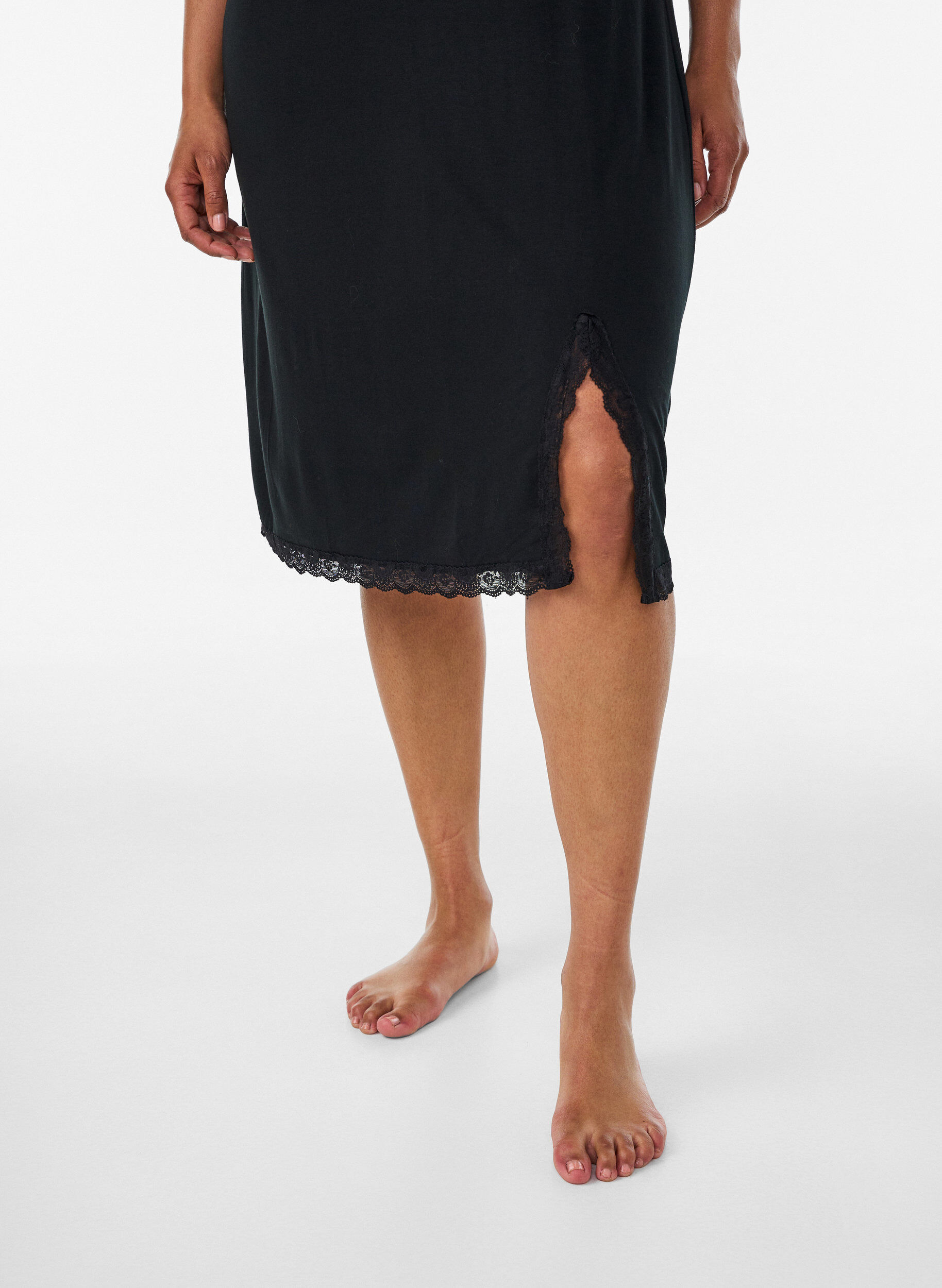 ZizziNuisette en viscose avec dentelle et fentes, Noir, Model image number 2
