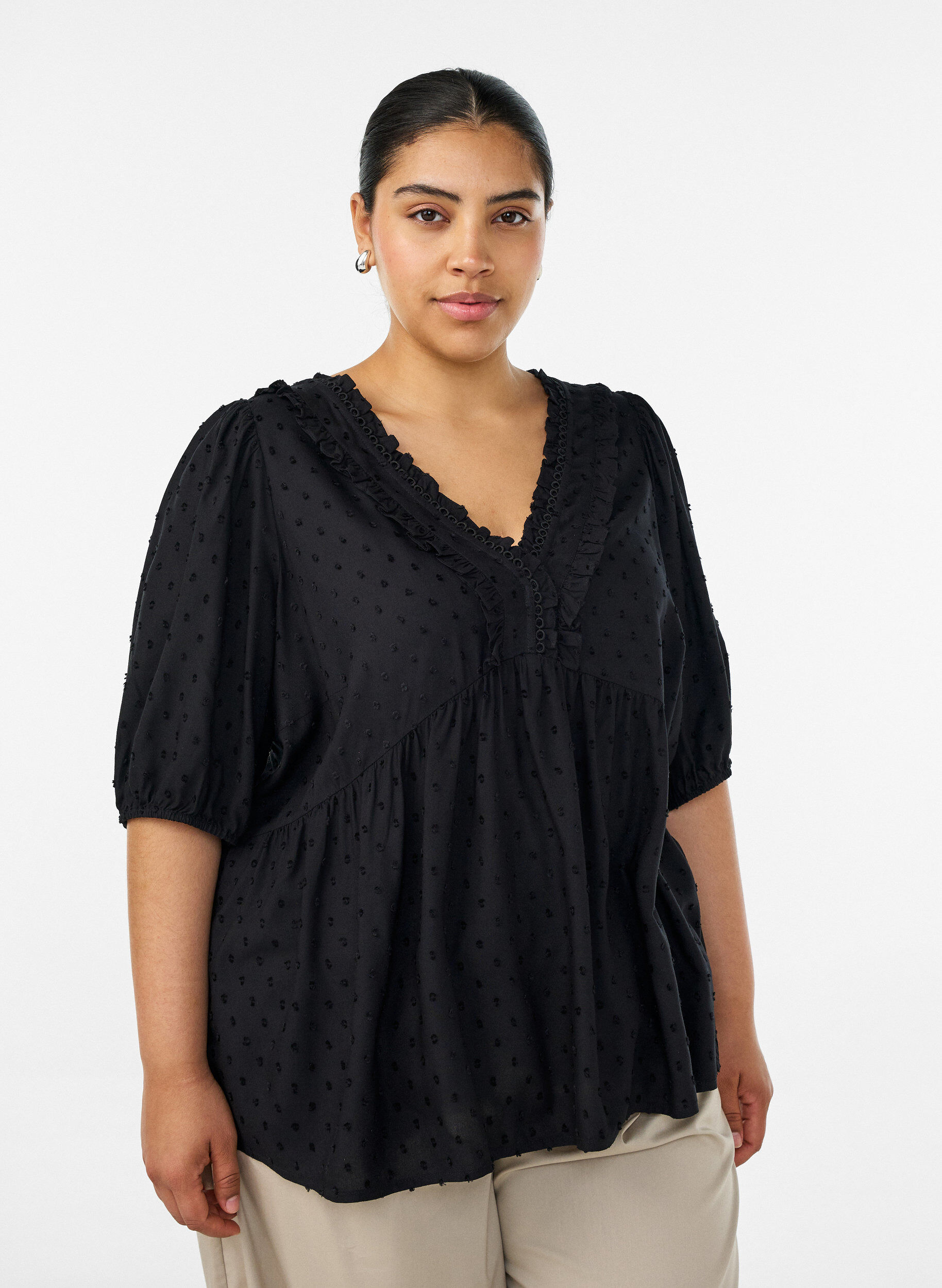 ZizziBlouse en viscose avec texture &agrave; pois et col V, Noir, Model image number 0