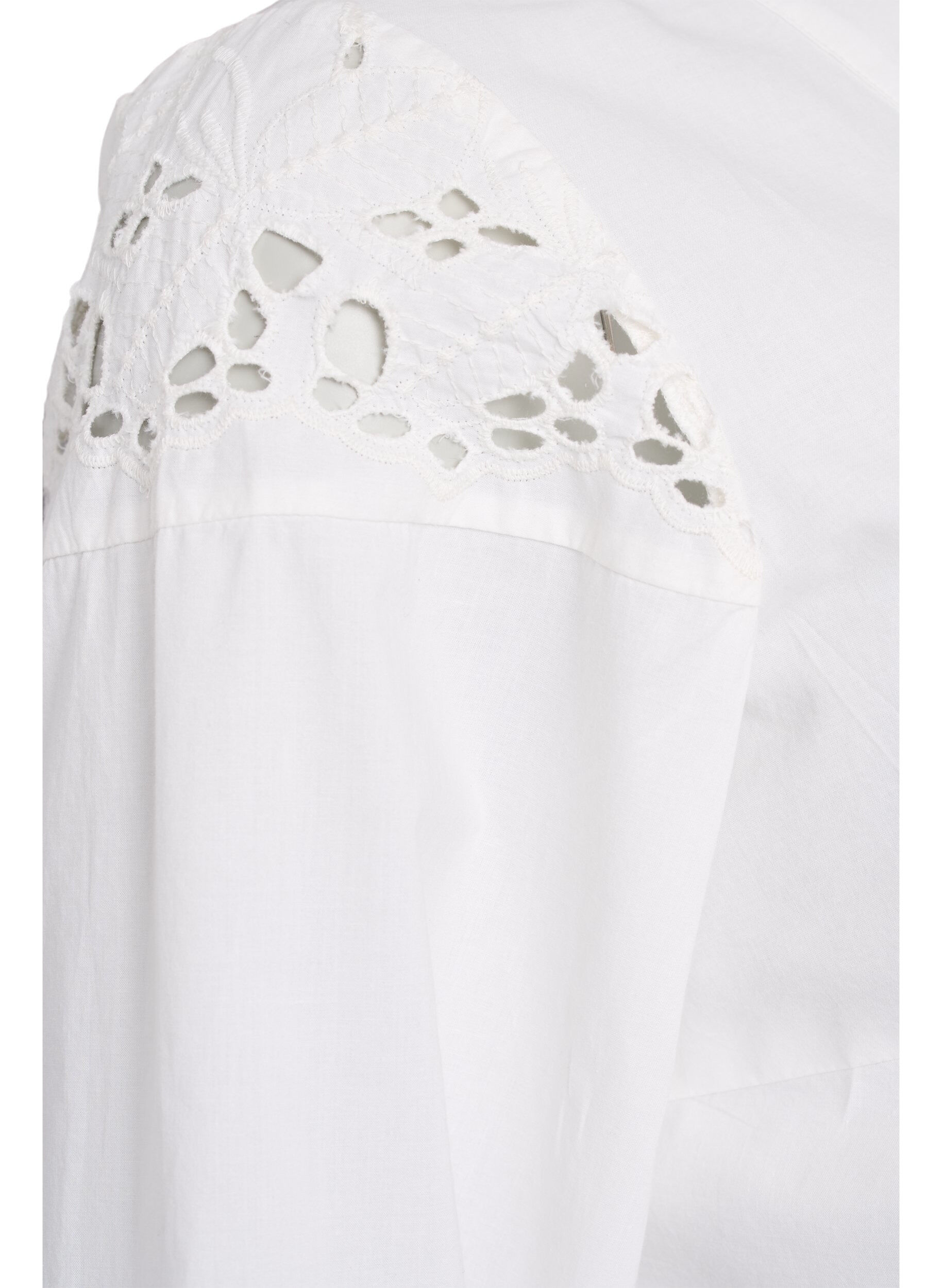 Zizzi Blouse avec col en V et d&eacute;tails en broderie anglaise, Blanc, Packshot image number 3