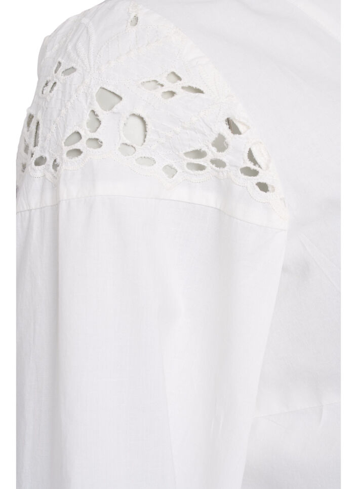 Blouse avec col en V et d&eacute;tails en broderie anglaise, Blanc, Packshot