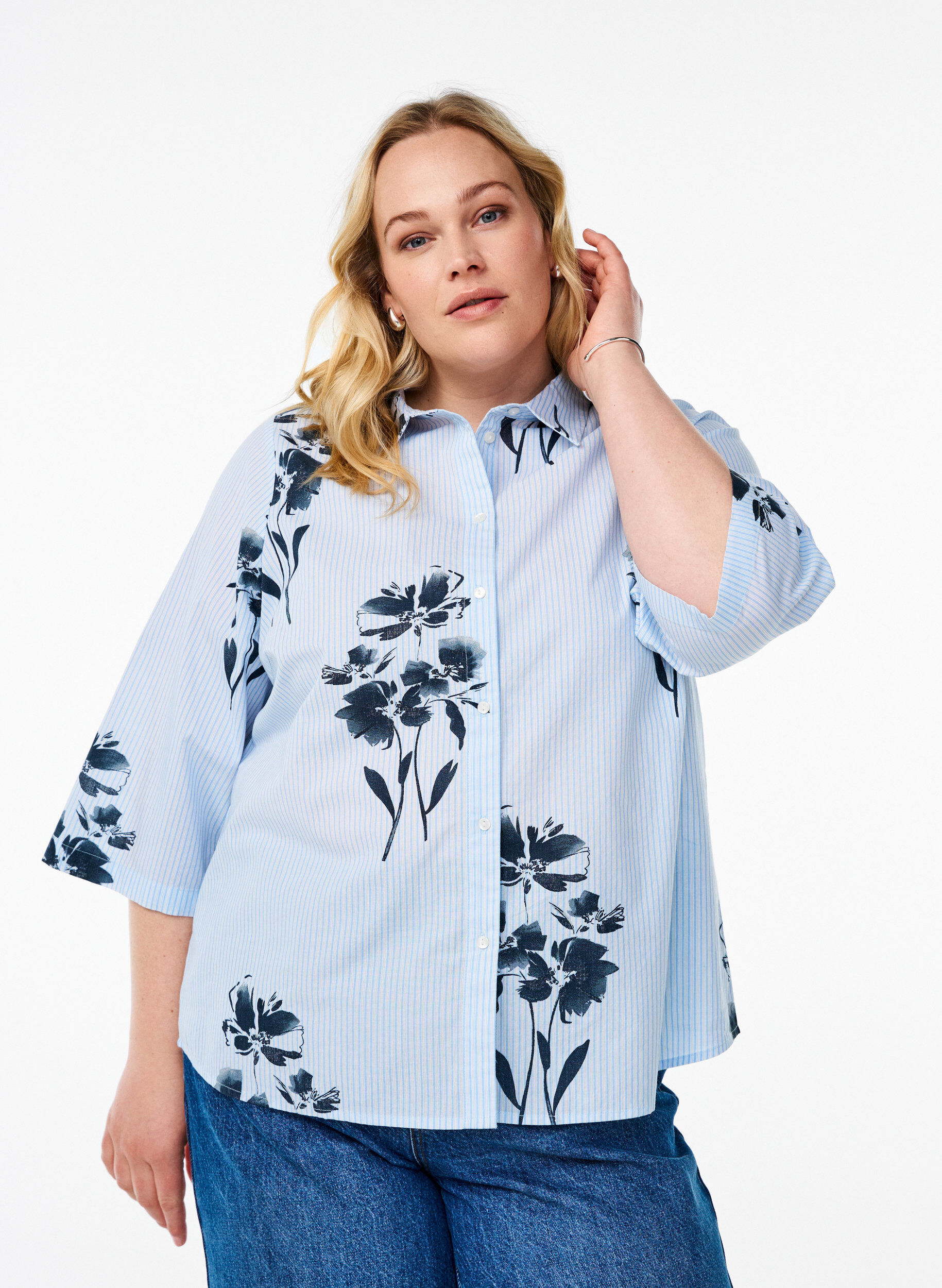 Chemise ray&eacute;e avec imprim&eacute; floral et manches 3/4, Bleu Clair, Model