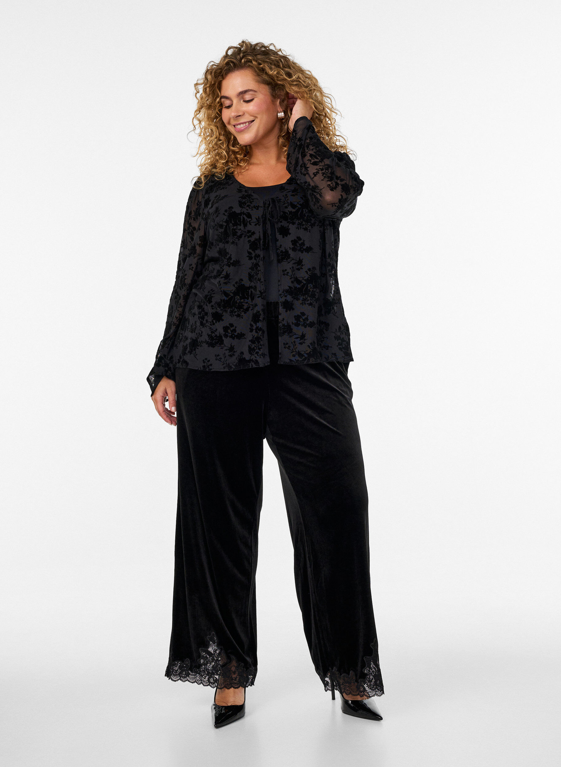ZizziBlouse en maille ouverte devant avec motif floral, Noir, Model image number 1