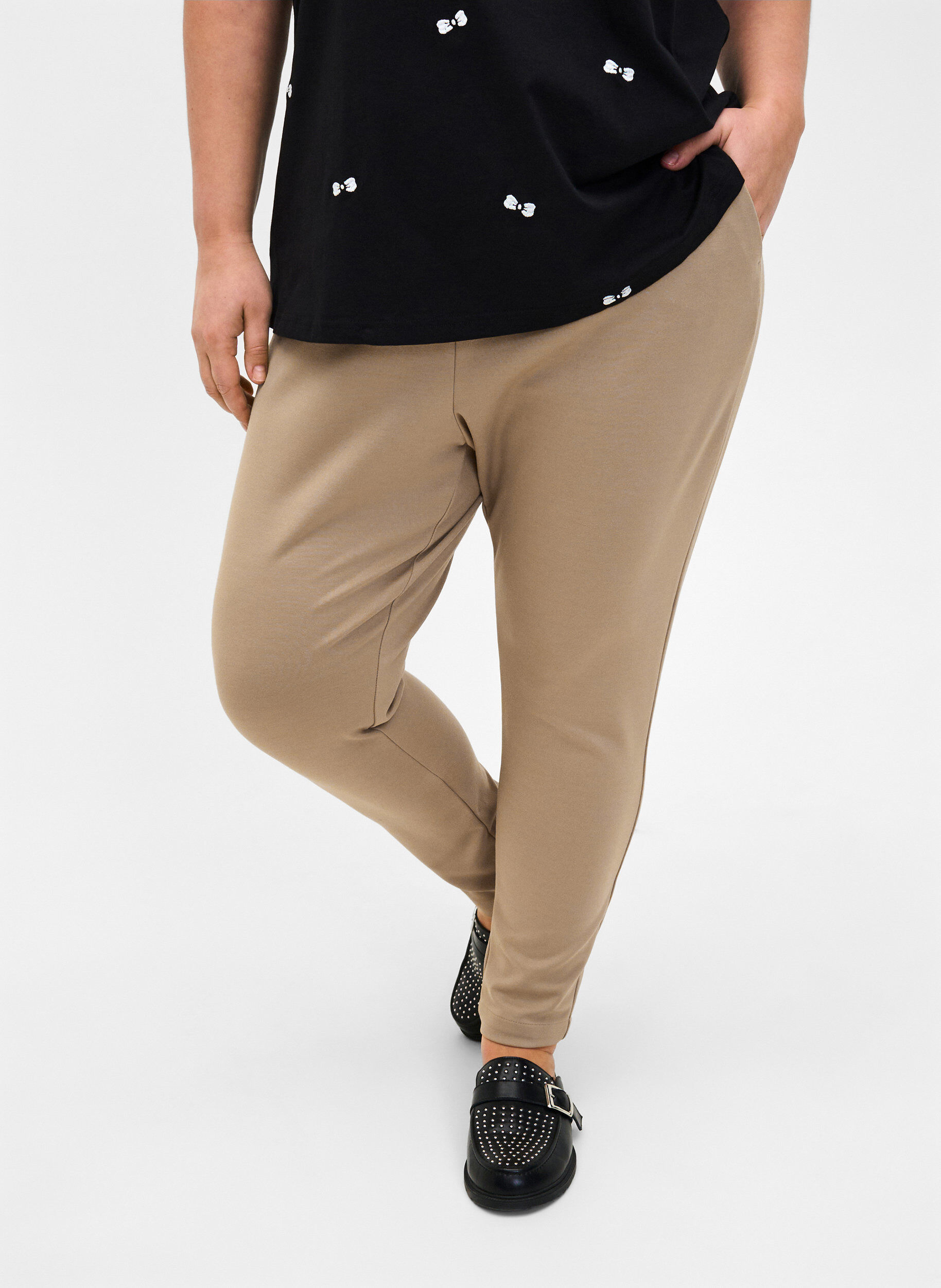 Zizzi Pantalon court avec poches, Beige, Model image number 2