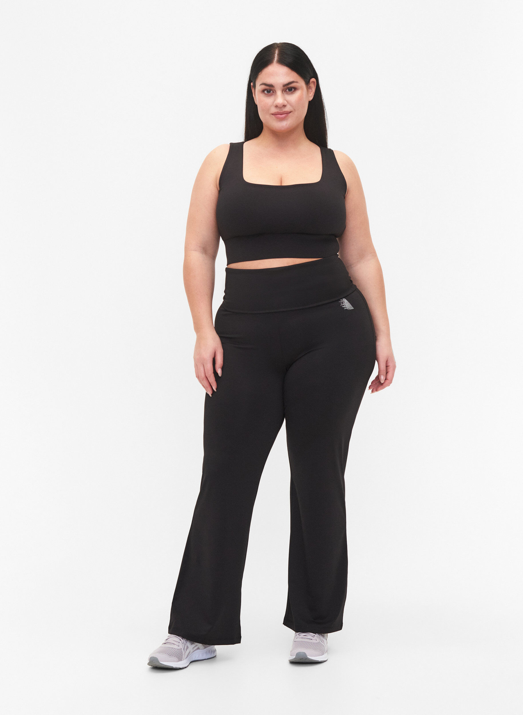 Zizzi Soutien-gorge de sport &agrave; col carr&eacute;, Black, Model image number 2