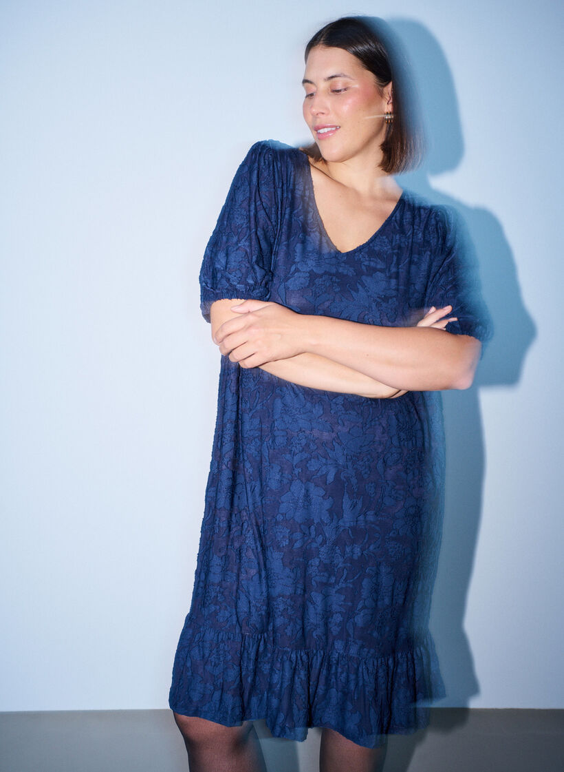 Robe &agrave; texture florale et bordure &agrave; volants, Bleu, Model image number 3