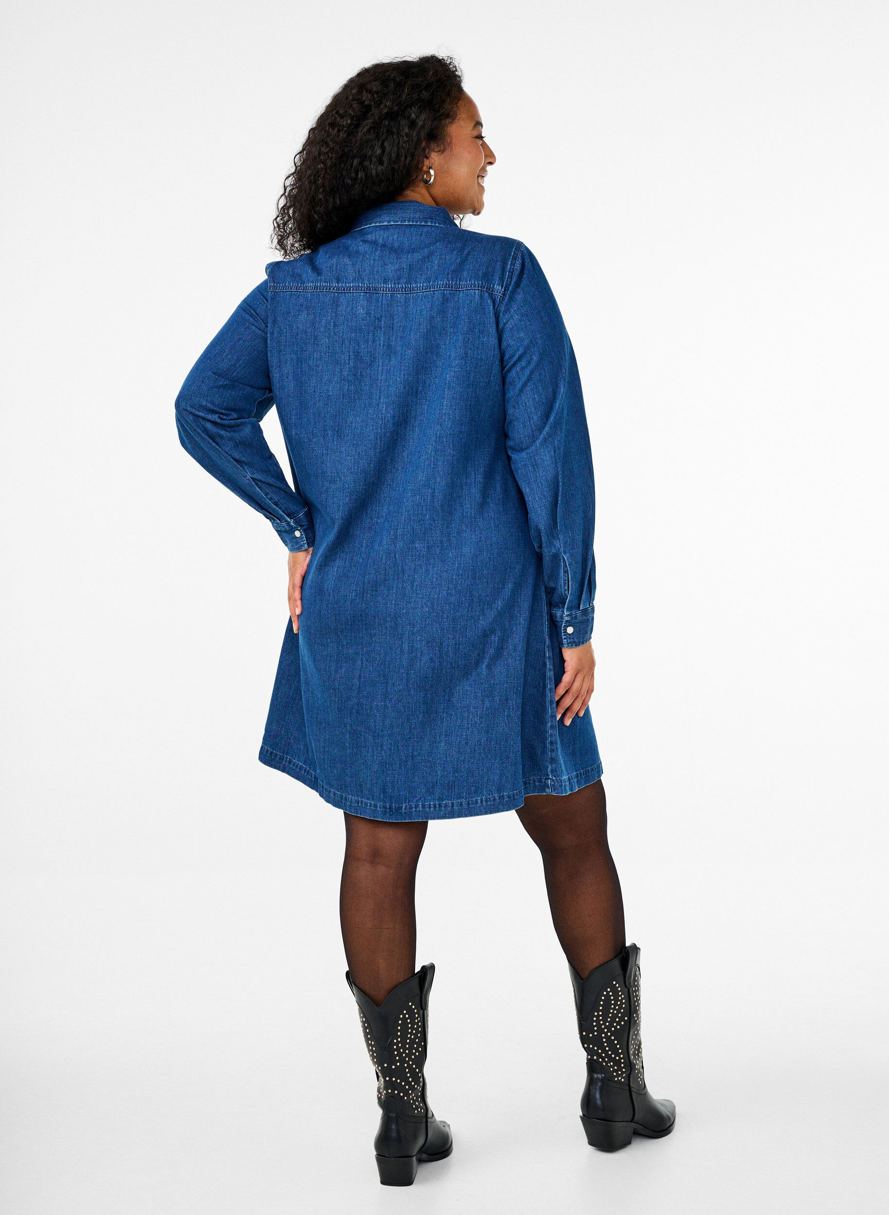 Zizzi Robe en jean avec boutons, Bleu, Model image number 2