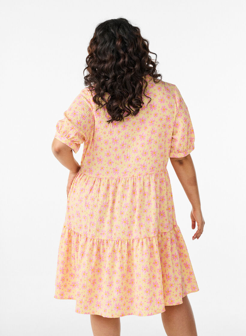 Robe courte &agrave; coupe &eacute;vas&eacute;e, Jaune, Model image number 2