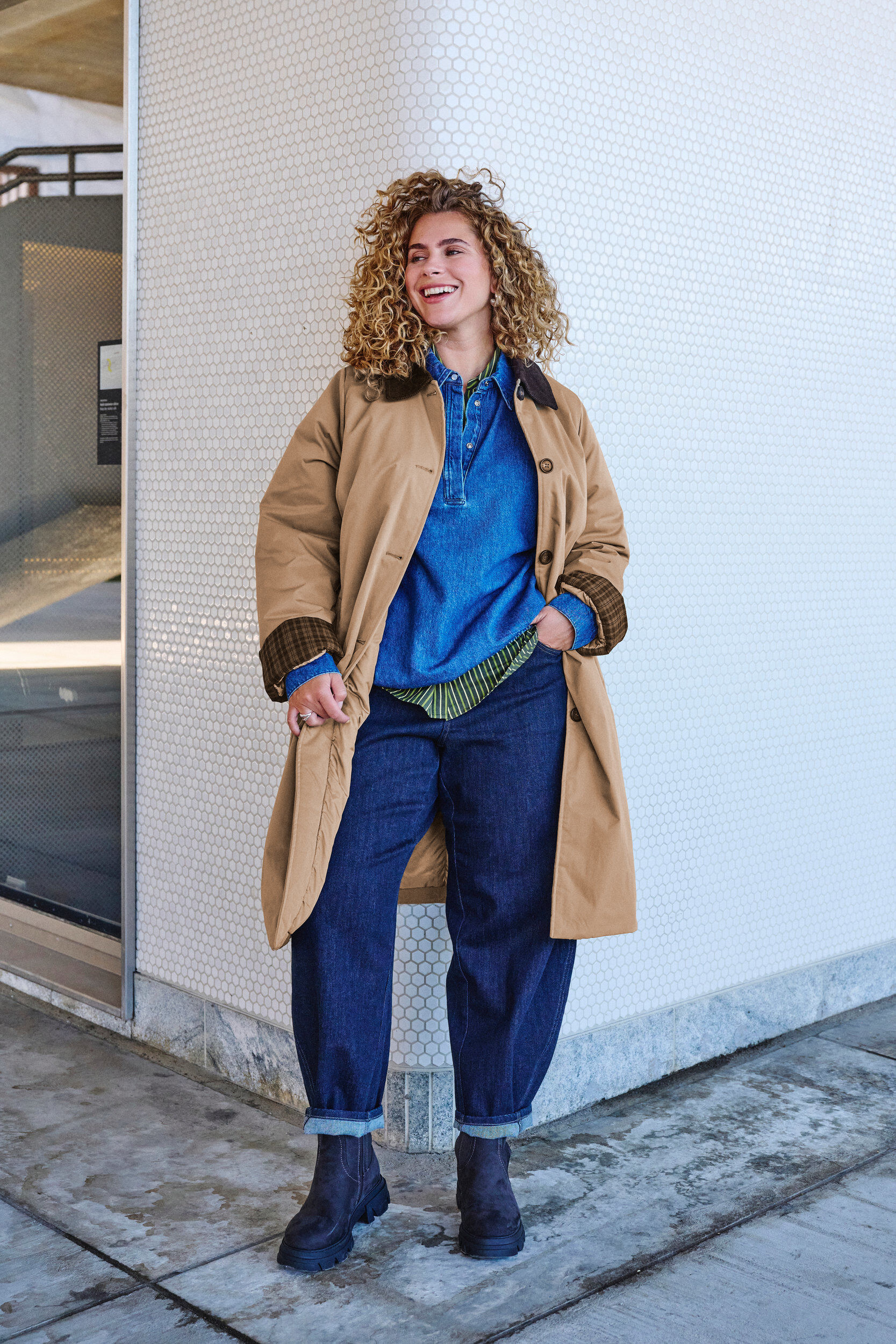 Veste mi-longue avec col en velours c&ocirc;tel&eacute;